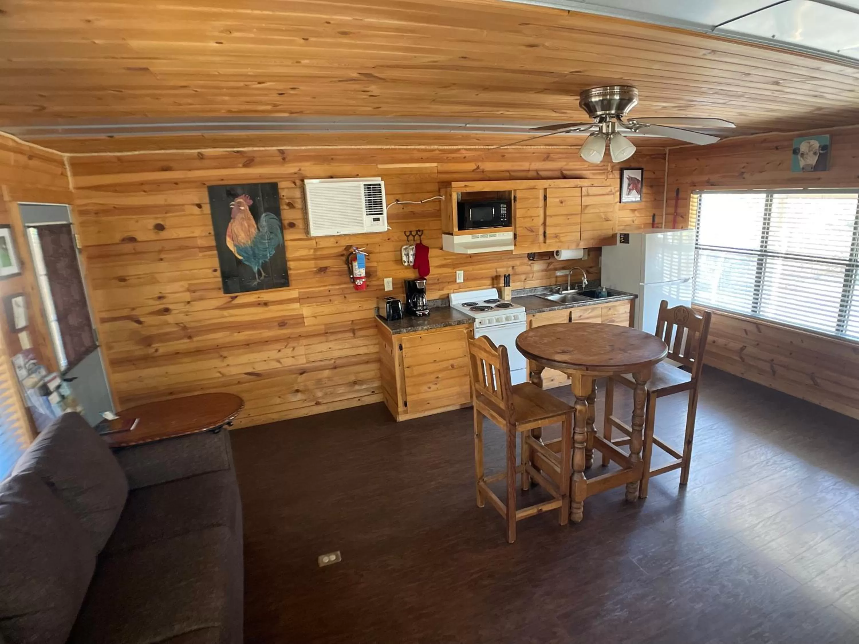 kitchen, Dining Area in Walnut Canyon Cabins