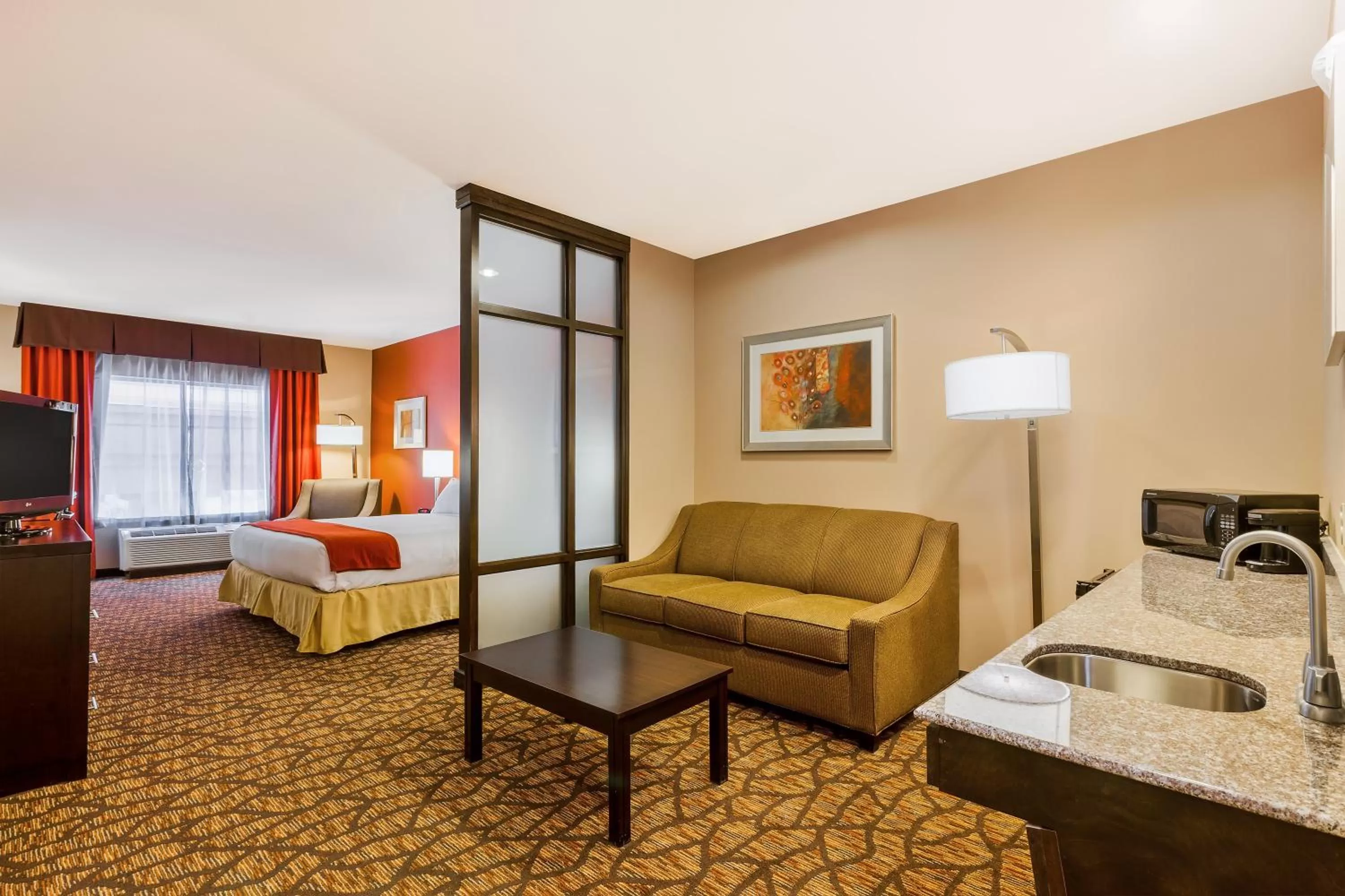 Photo of the whole room, Bed in Holiday Inn Express and Suites Alpine by IHG