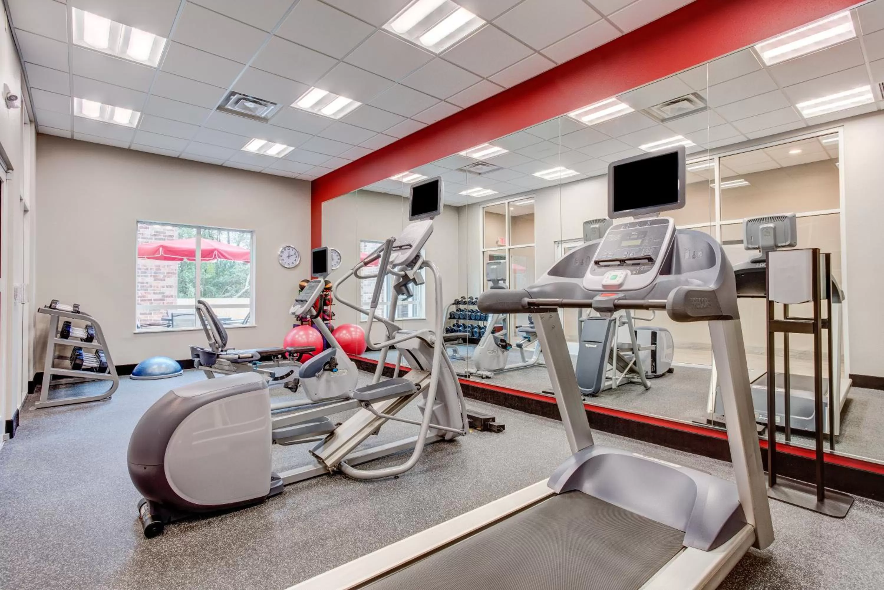 Fitness centre/facilities in Holiday Inn Lafayette North by IHG