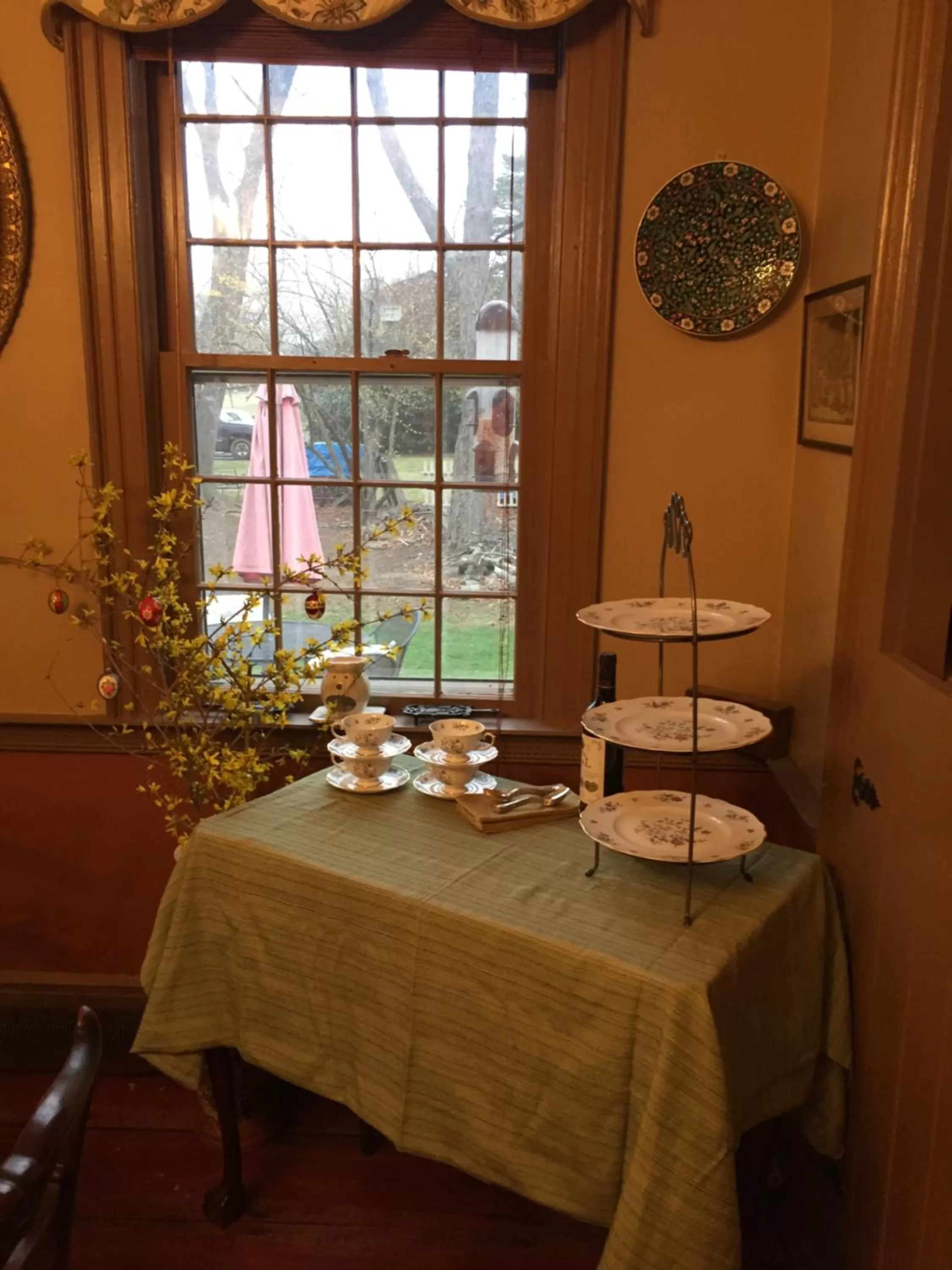 Coffee/tea facilities in Innkeeper's Place B&B