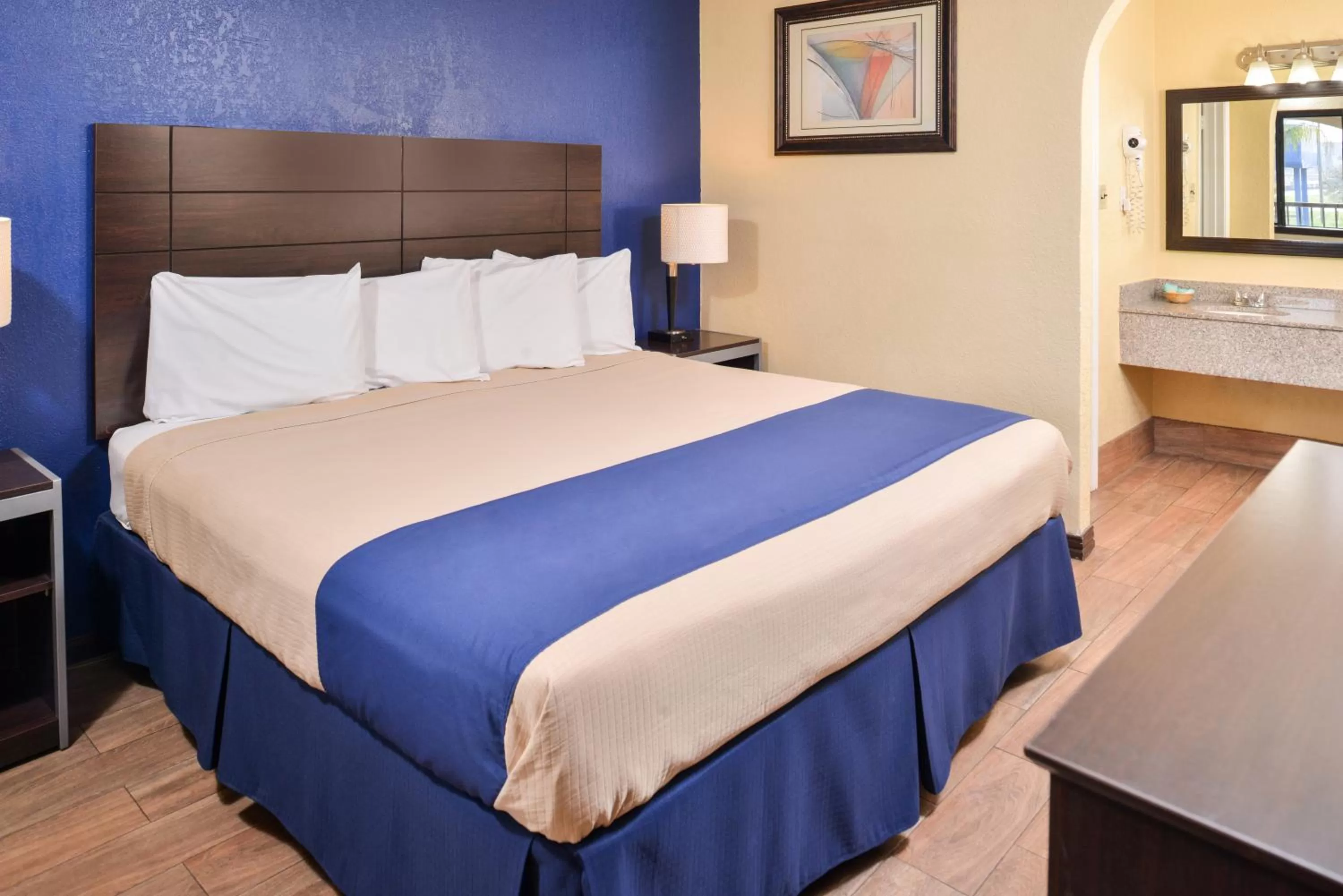 Bed in Americas Best Value Inn Medical Center Downtown