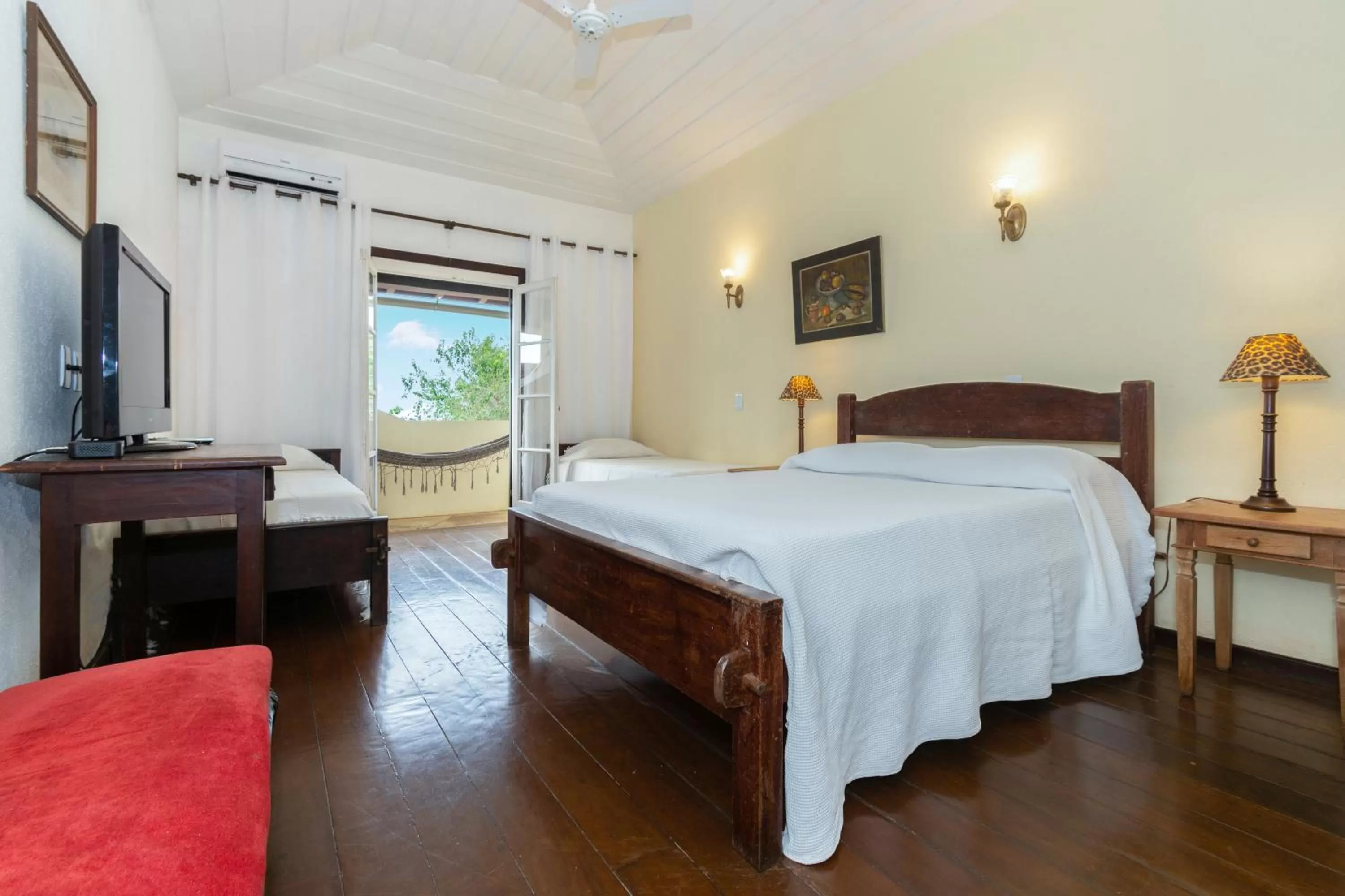 View (from property/room), Bed in Pousada Afrika