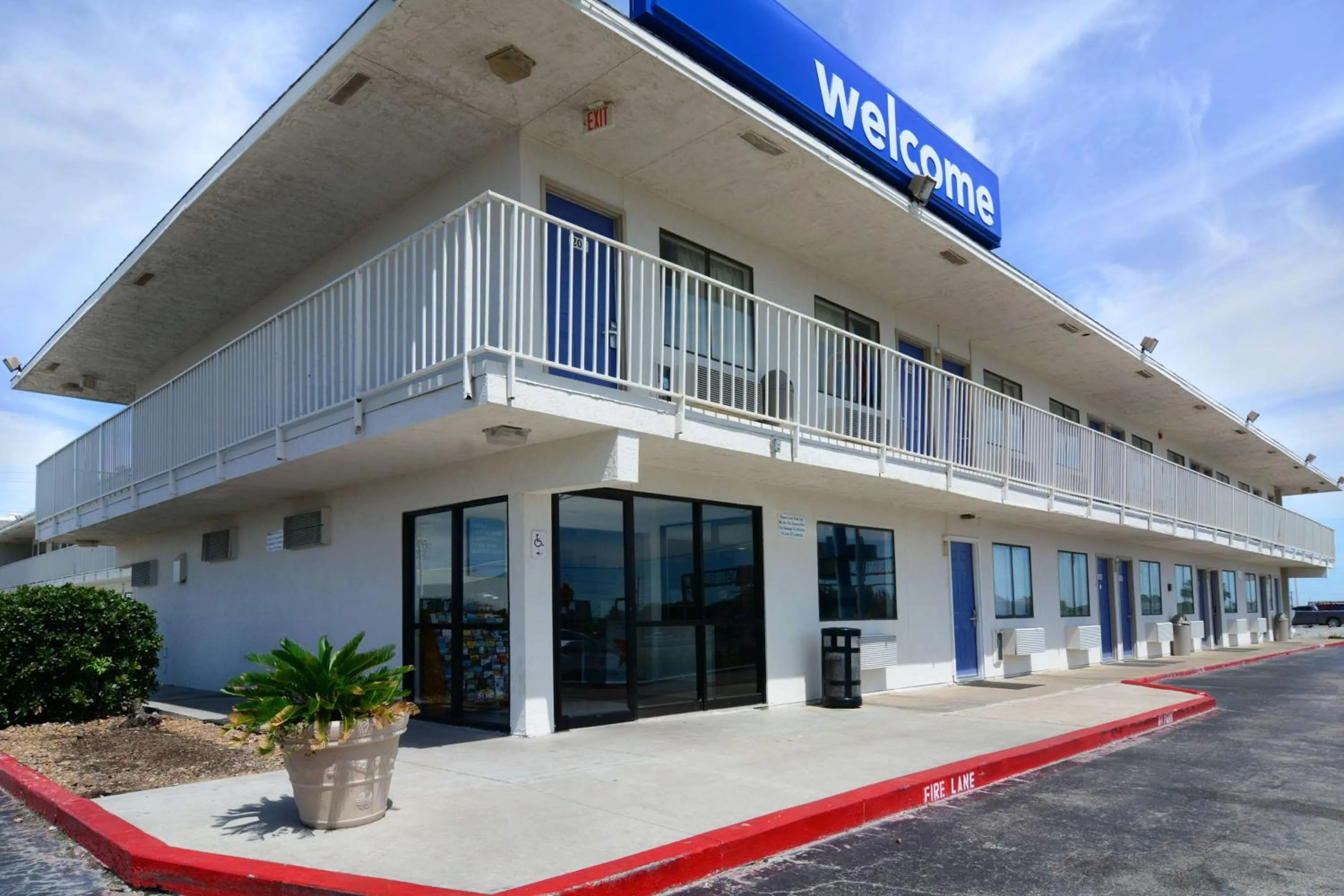 Property building in Motel 6-Galveston, TX
