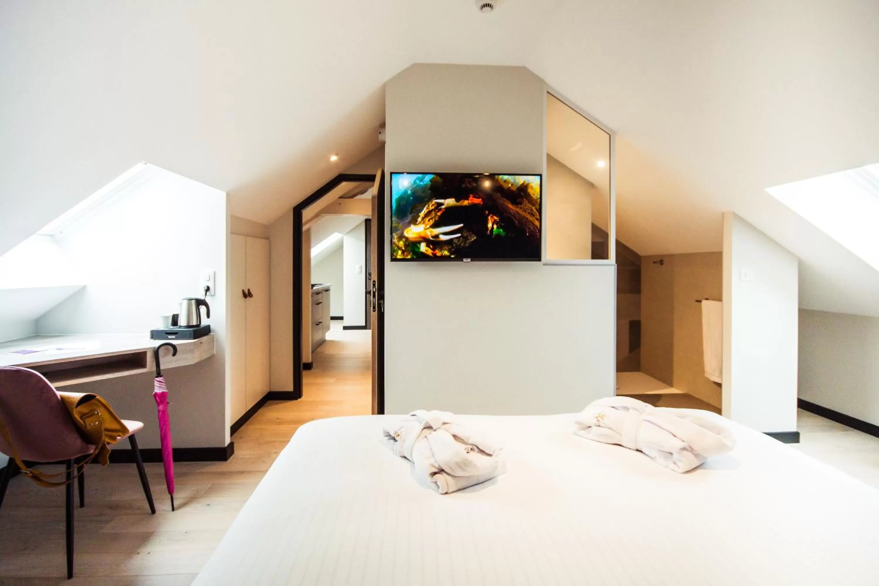 Photo of the whole room, Bed in Logis Villa C Hôtel