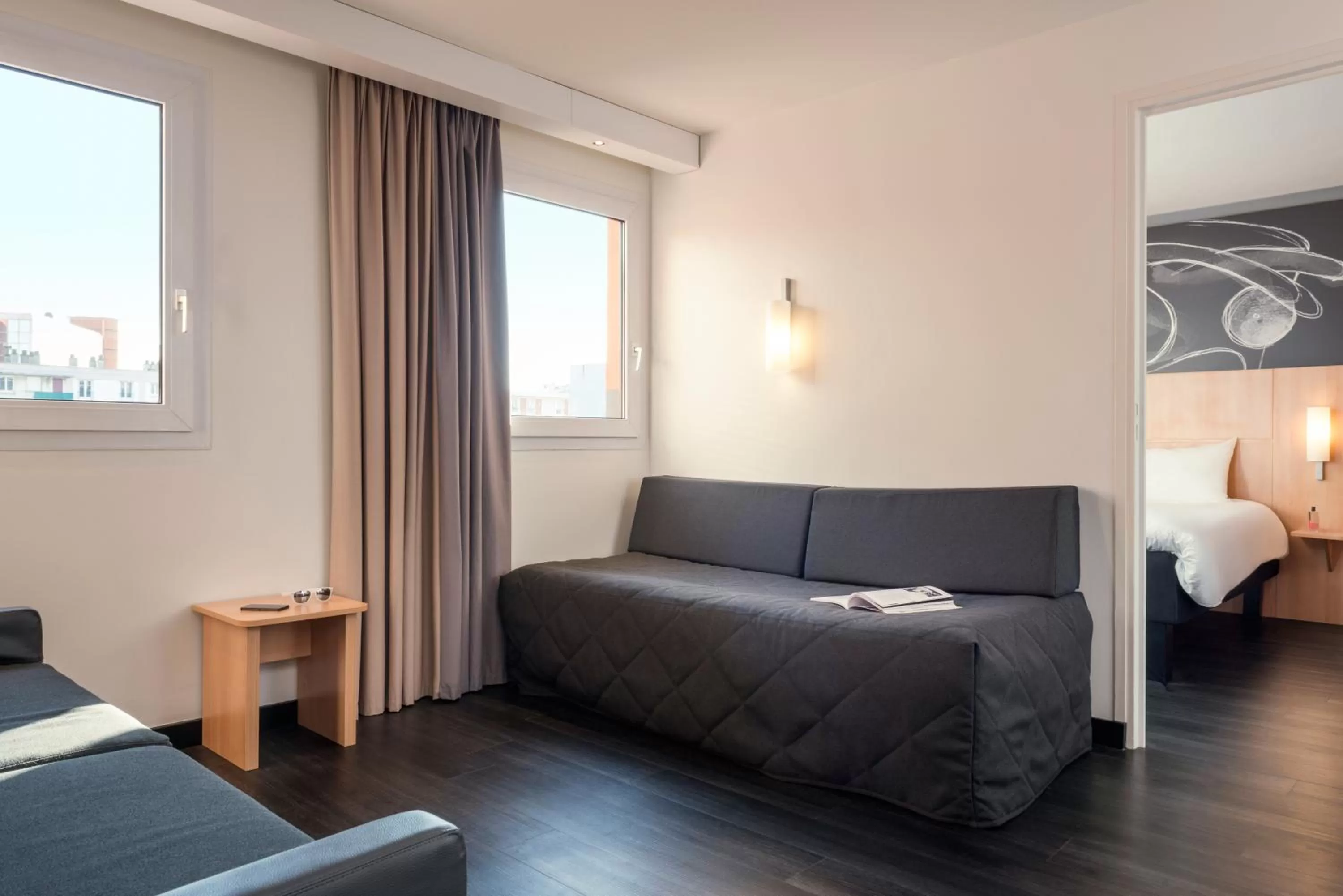 Seating area, Bed in ibis Le Havre Centre