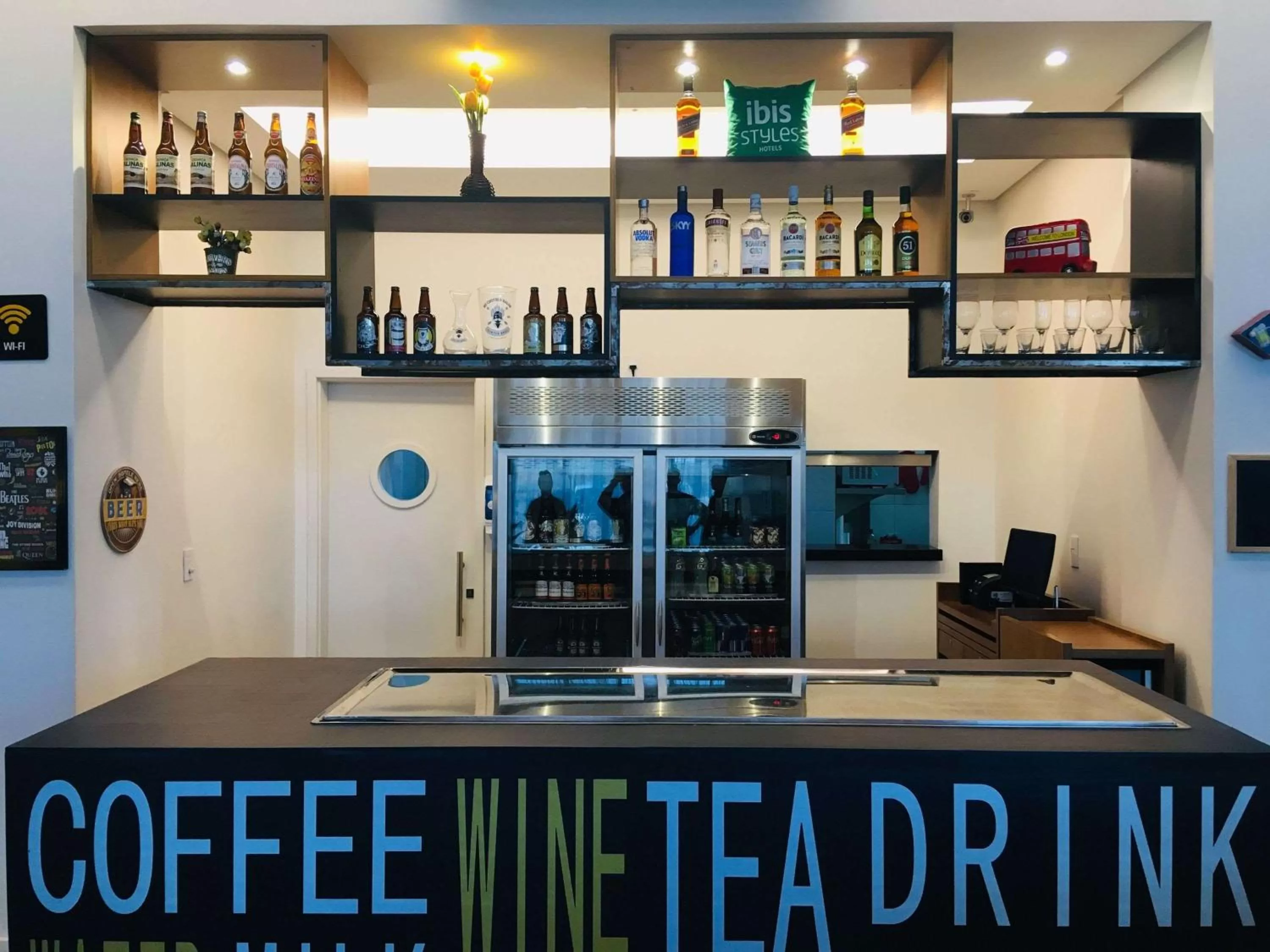 Lounge or bar, Lounge/Bar in ibis Styles Pouso Alegre