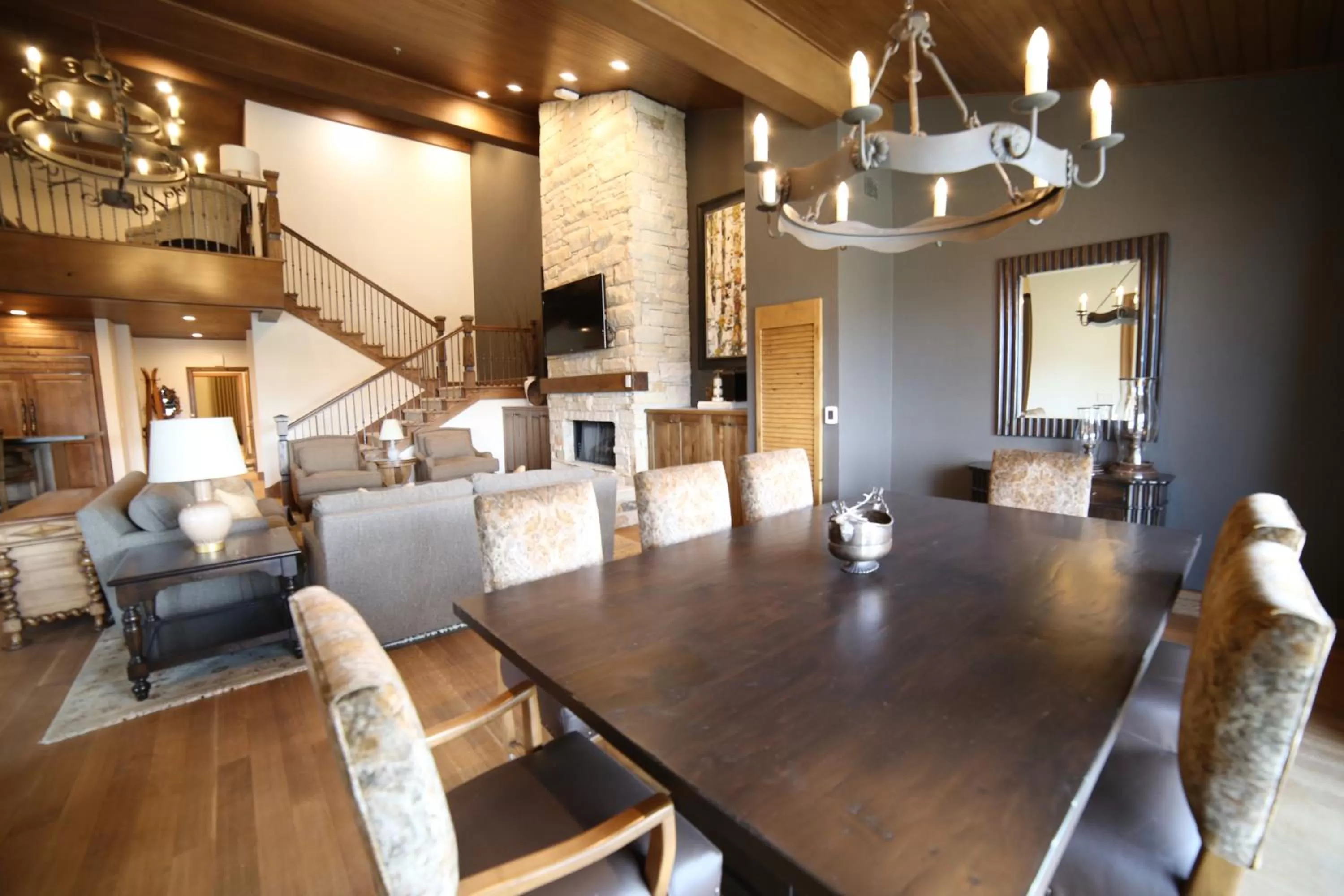 Dining area in Stein Eriksen Lodge Deer Valley