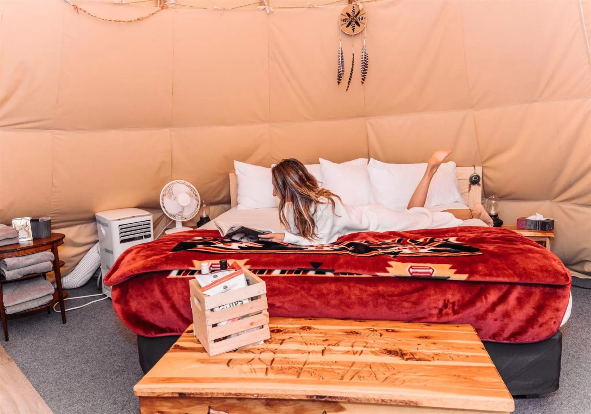 Bed in Similkameen Wild Resort & Winery Retreat