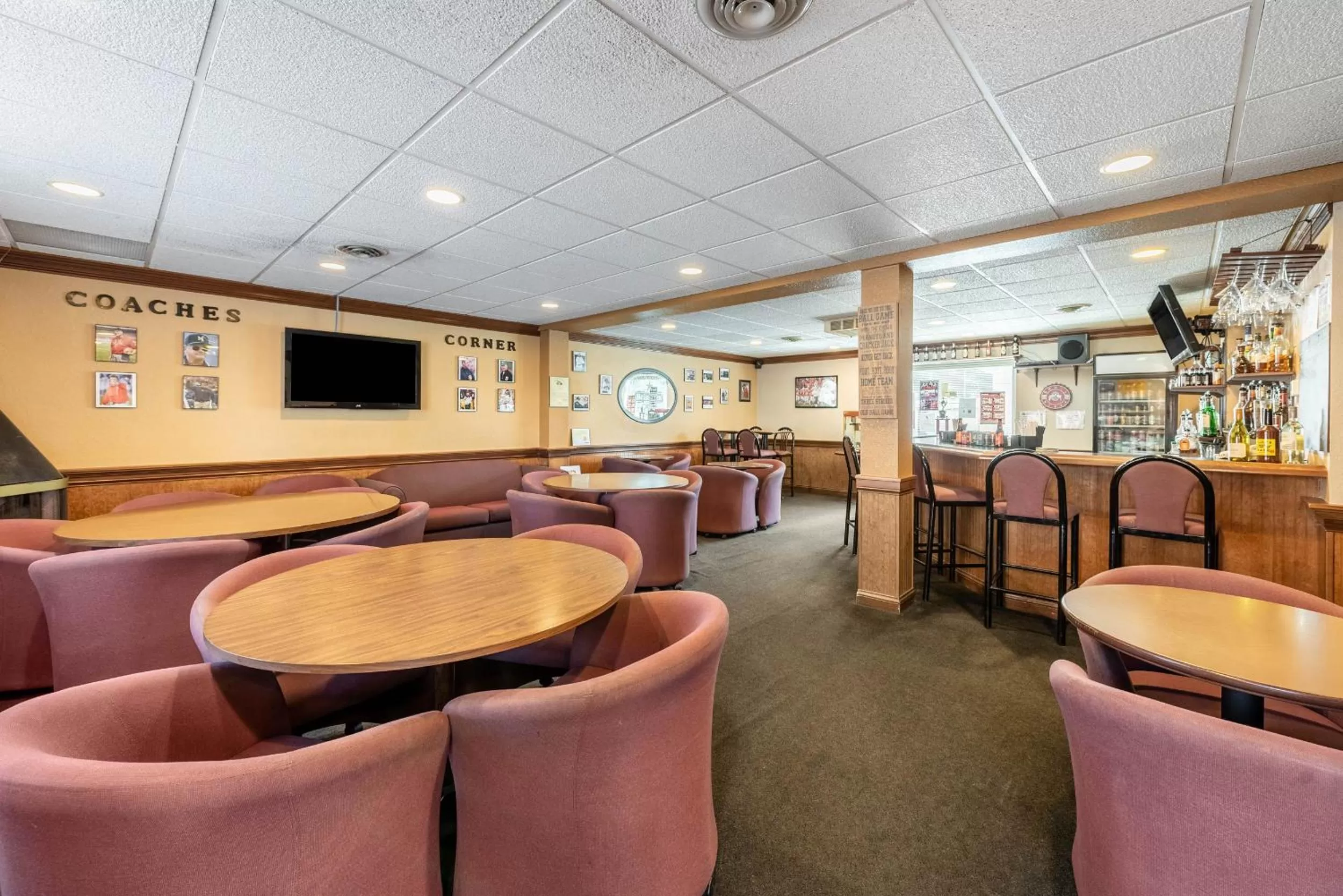 Restaurant/places to eat in Americas Best Value Inn St. Marys