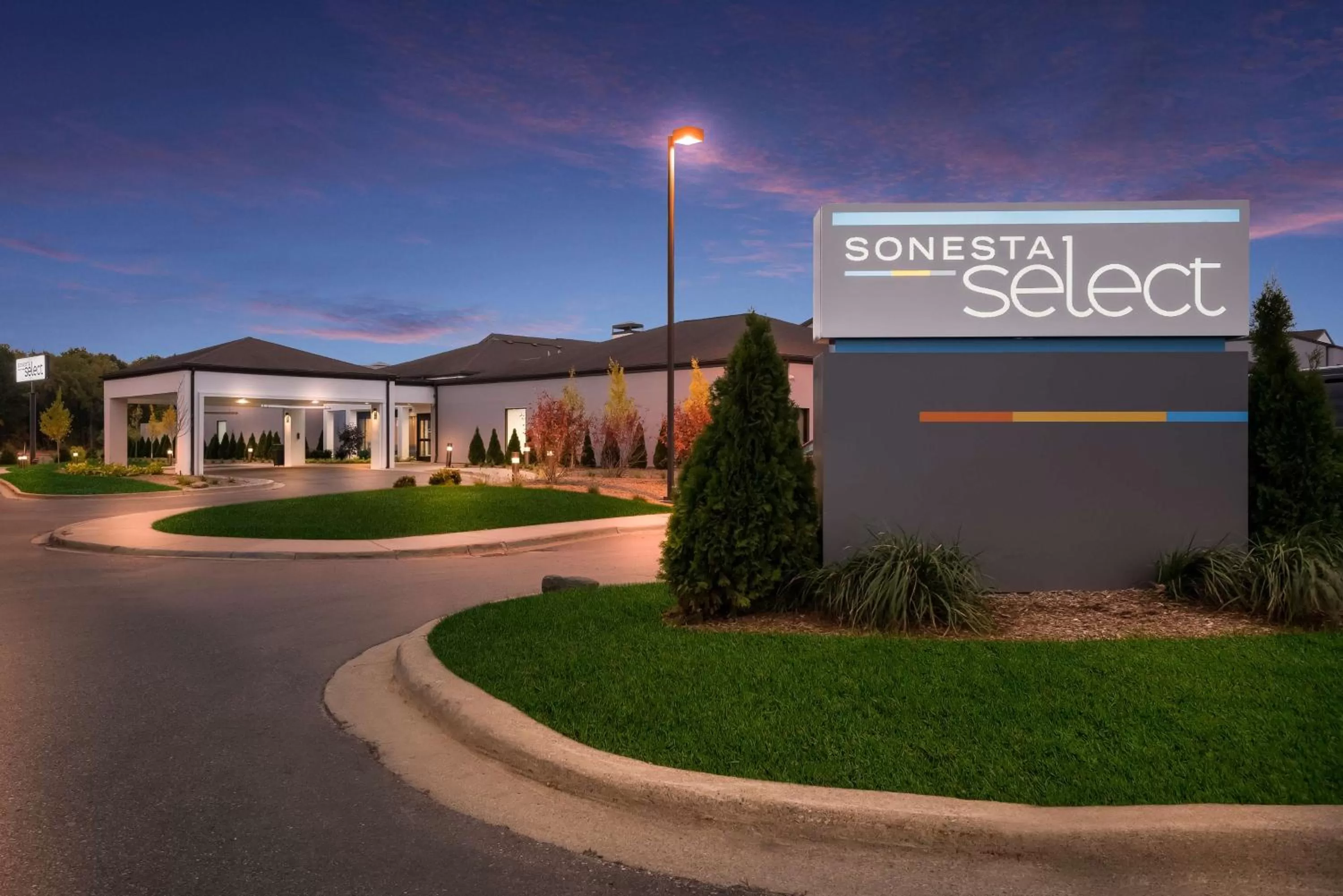 Property building in Sonesta Select Detroit Auburn Hills