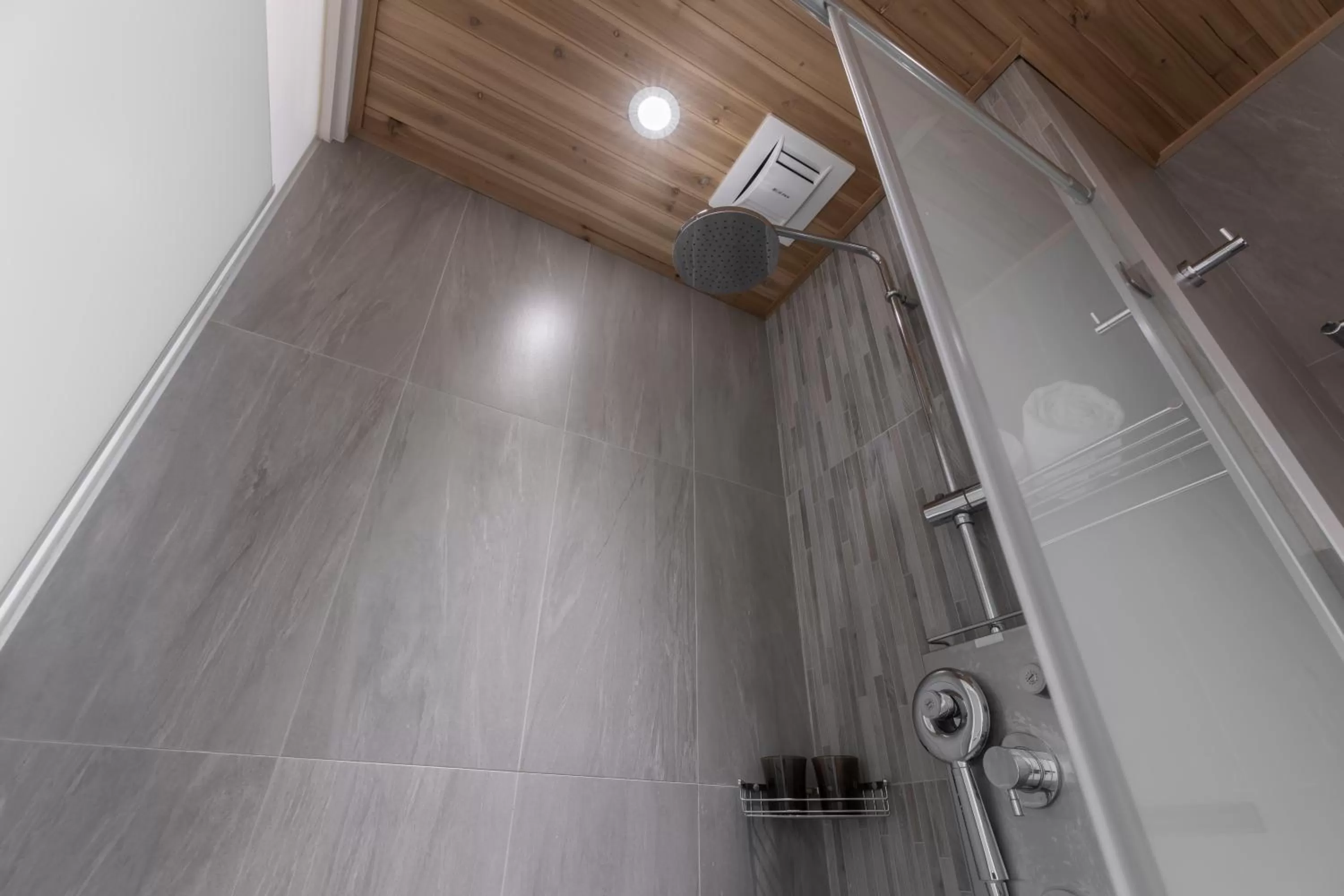 Shower in Hotel YAM LAGOM