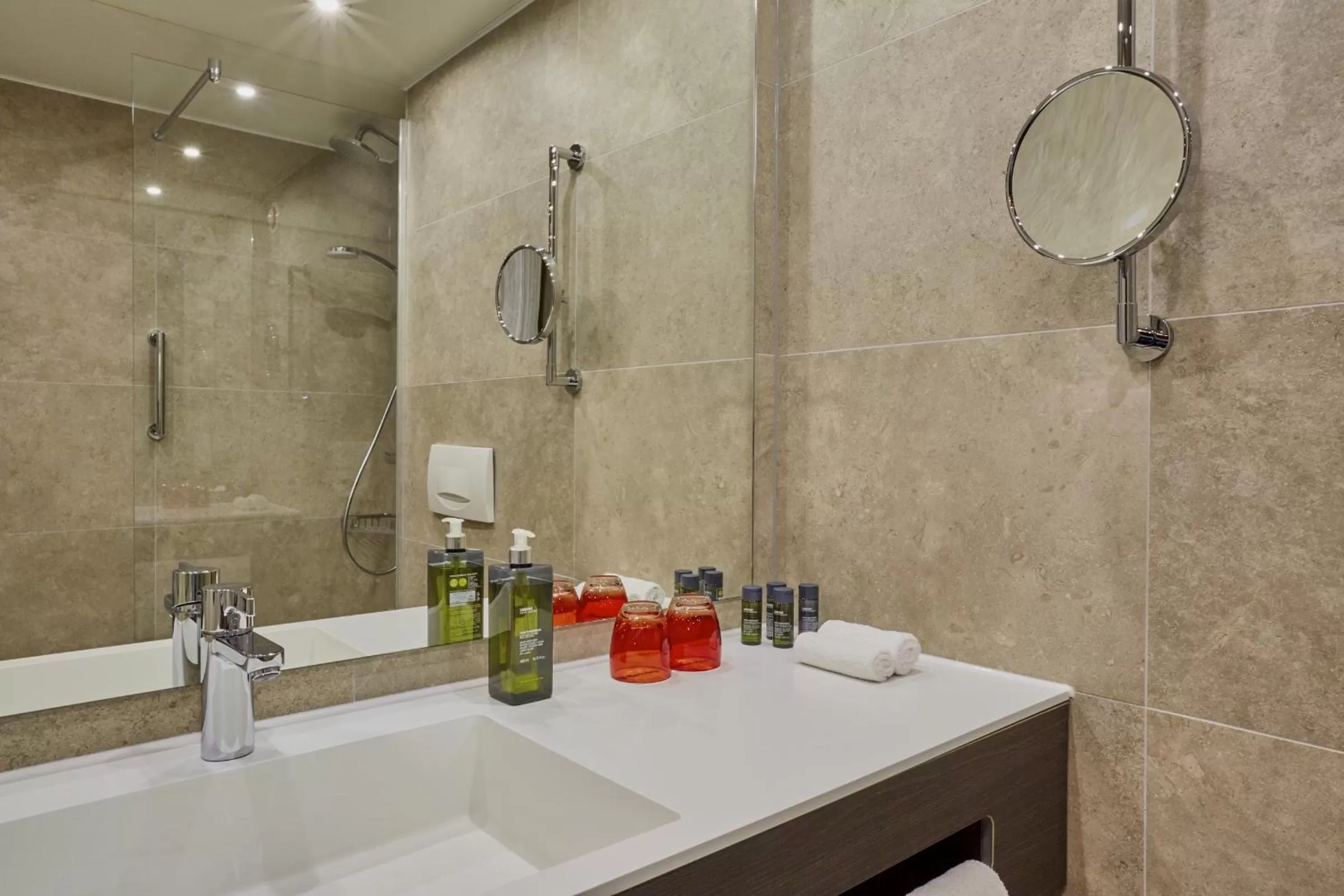 Bathroom in H4 Hotel Residenzschloss Bayreuth