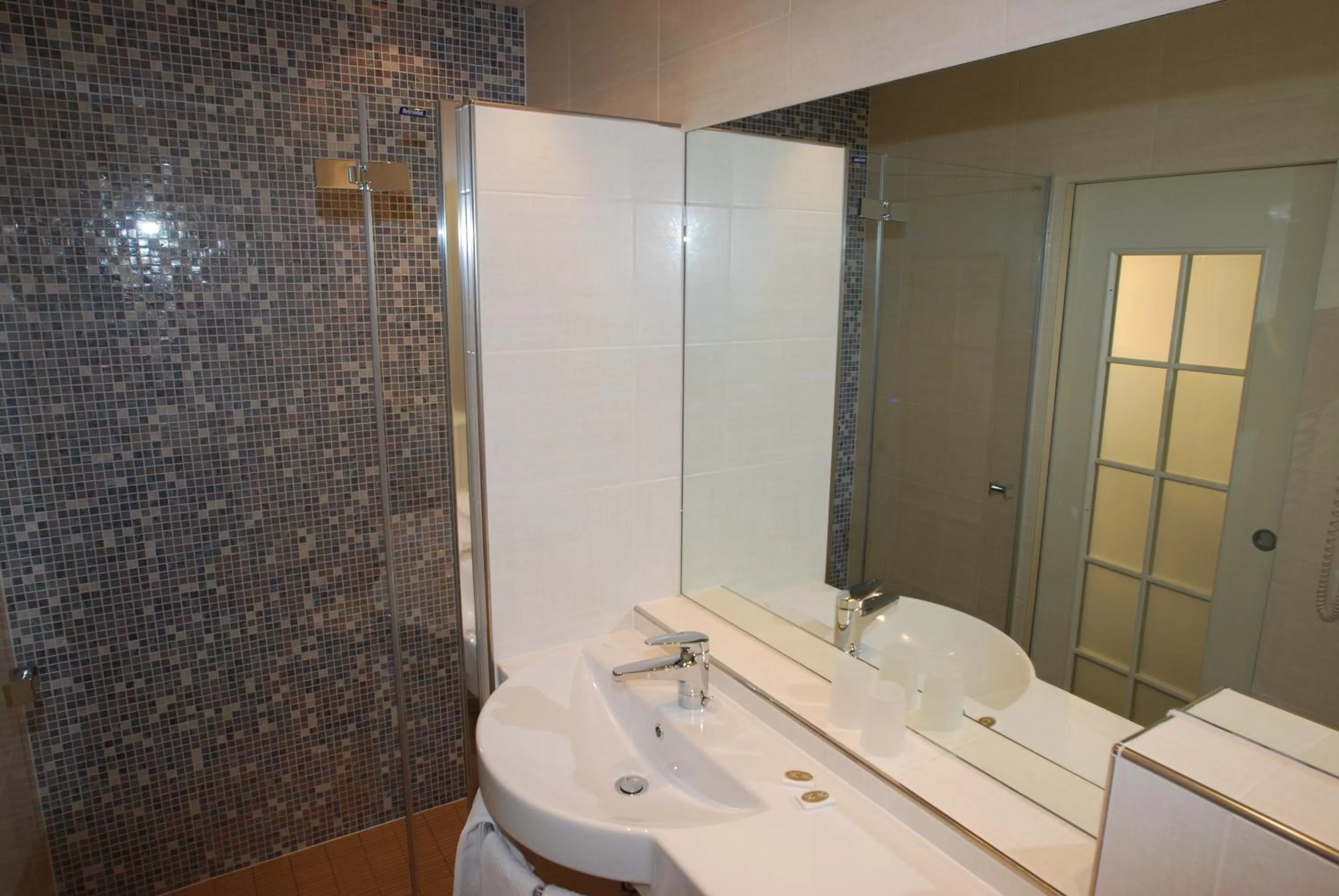 Bathroom in Continental Parkhotel