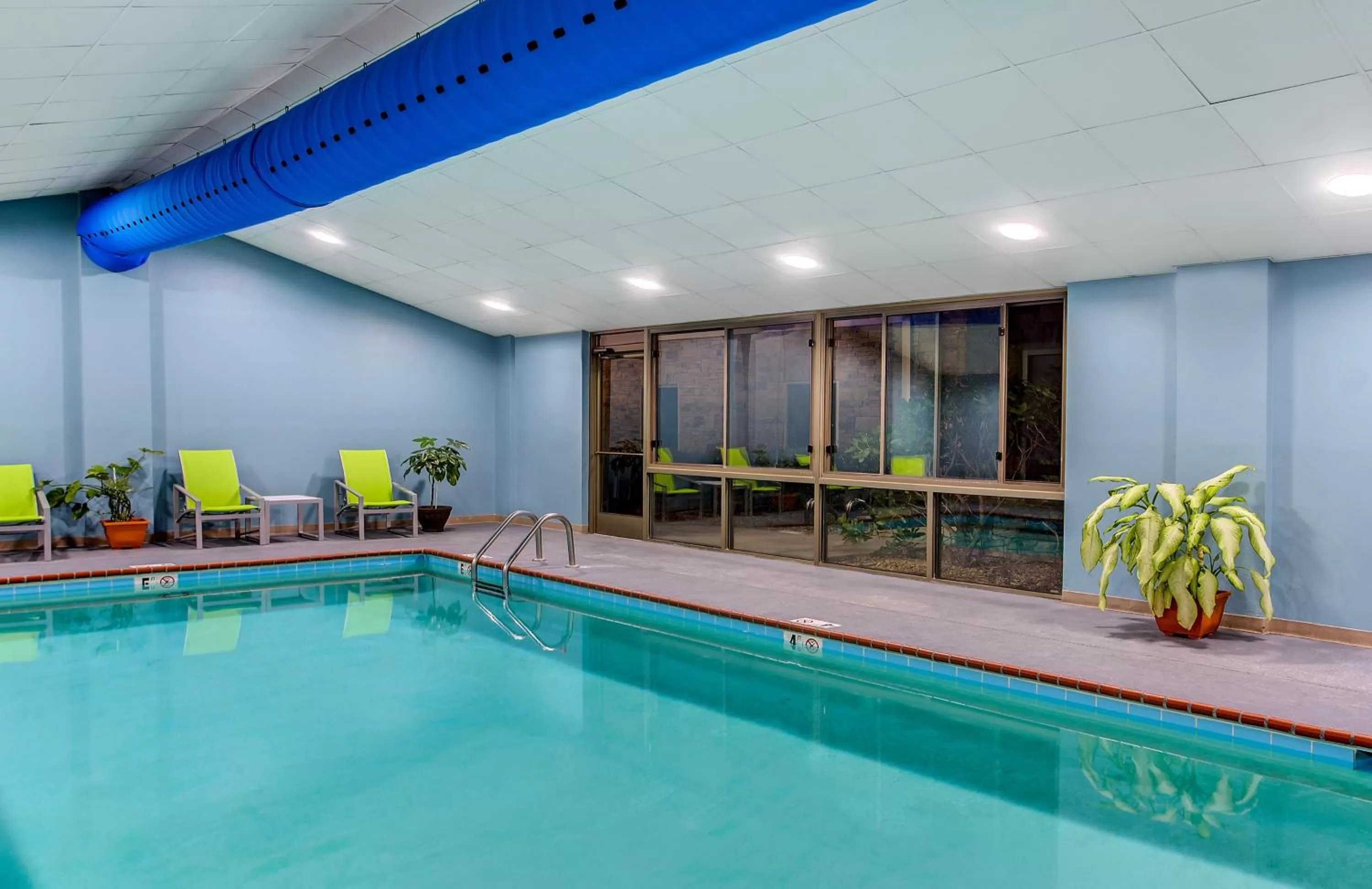 Swimming pool in Holiday Inn Express & Suites Morristown by IHG