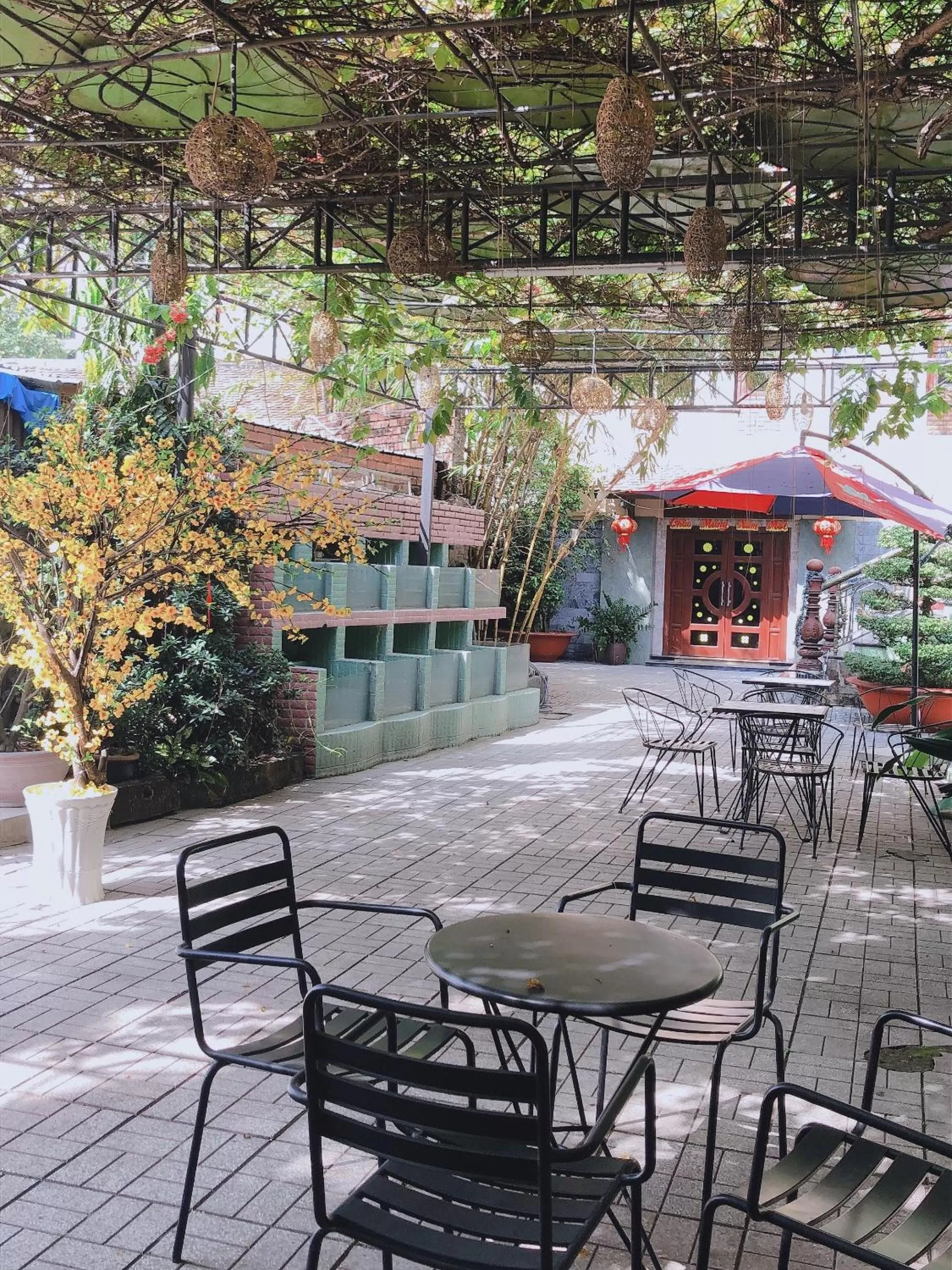 Restaurant/places to eat in Hoang Yen Hotel