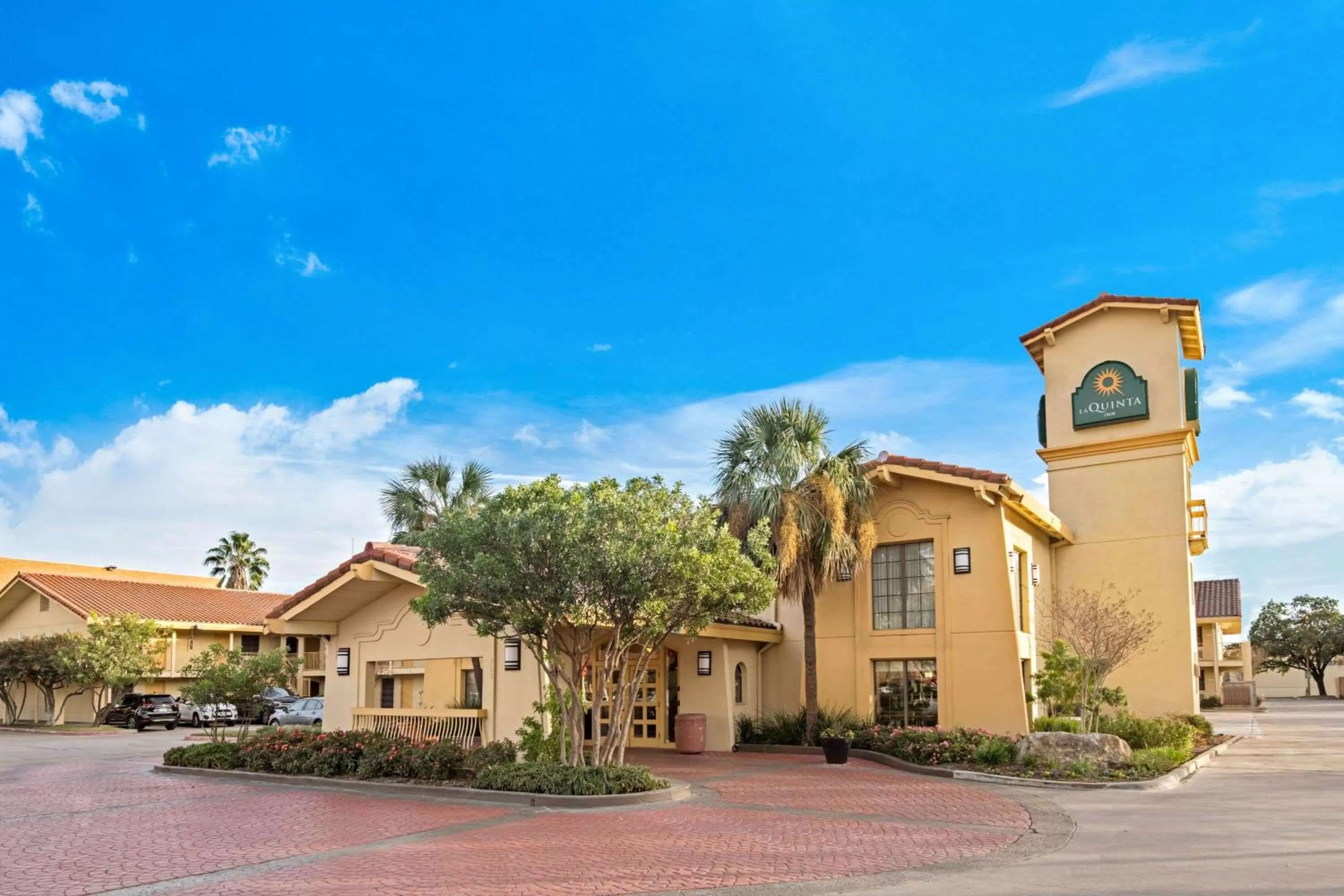 Property building in La Quinta Inn by Wyndham San Antonio Market Square
