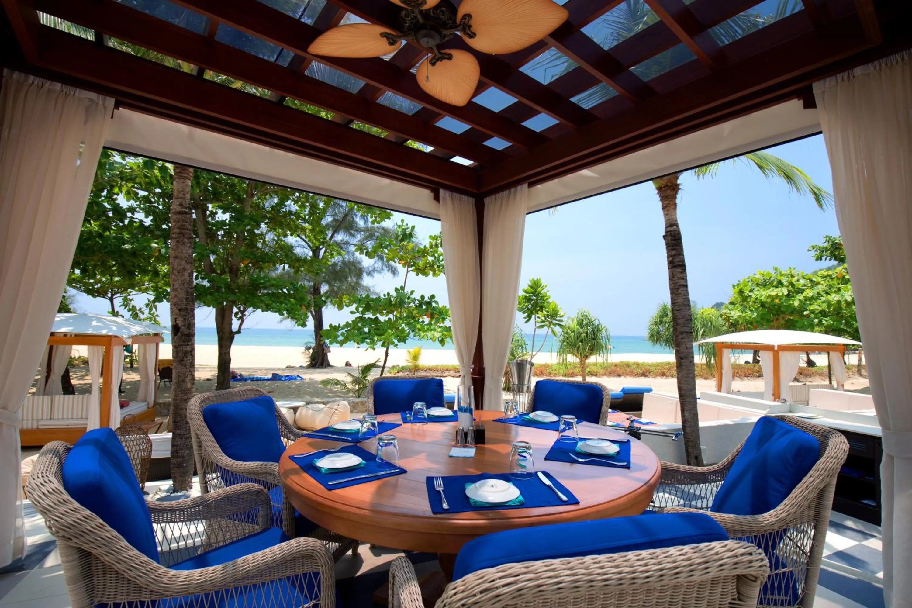 Restaurant/places to eat in Centara Grand Beach Resort Phuket