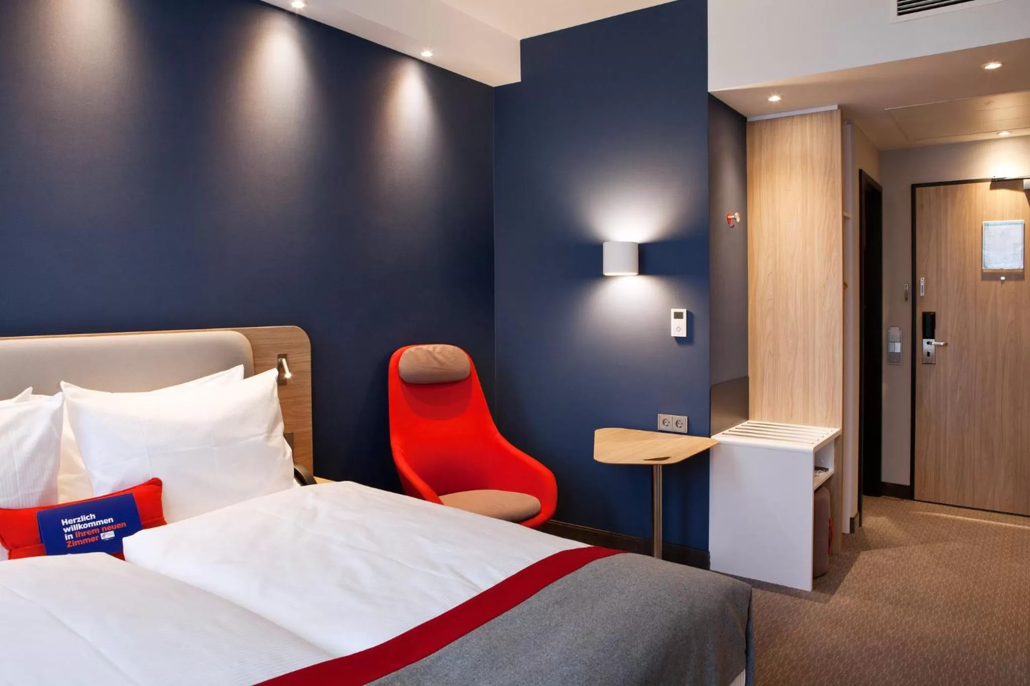 Photo of the whole room, Bed in Holiday Inn Express - Sindelfingen by IHG