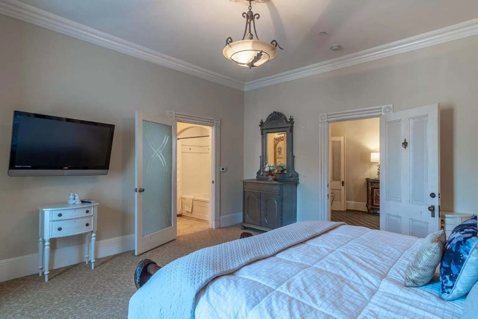 Bedroom, Bed in Chateau Coralini