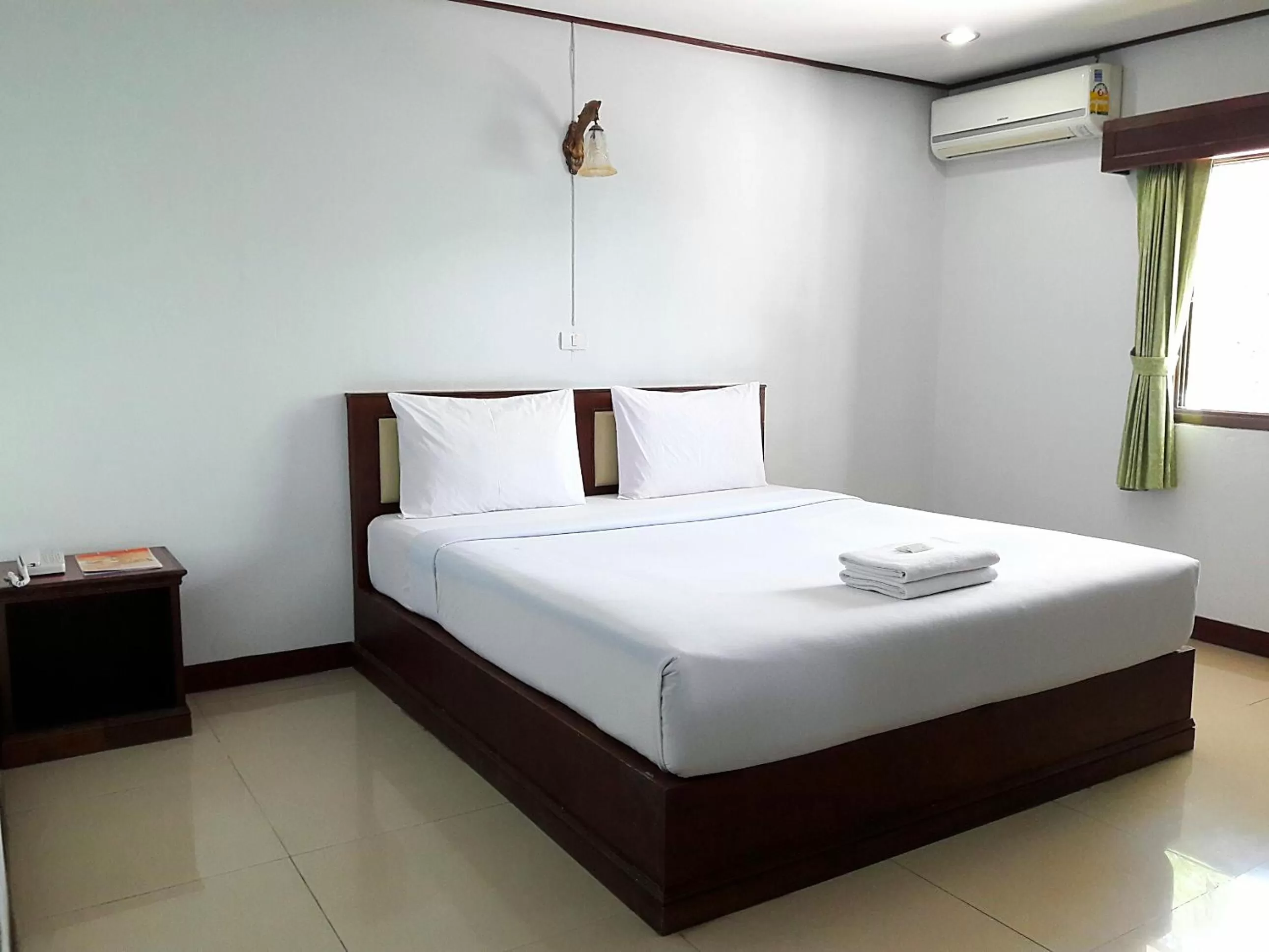 Bedroom, Bed in โรงแรมฟ้าพราวฝน Fah Proud Fon Hotel