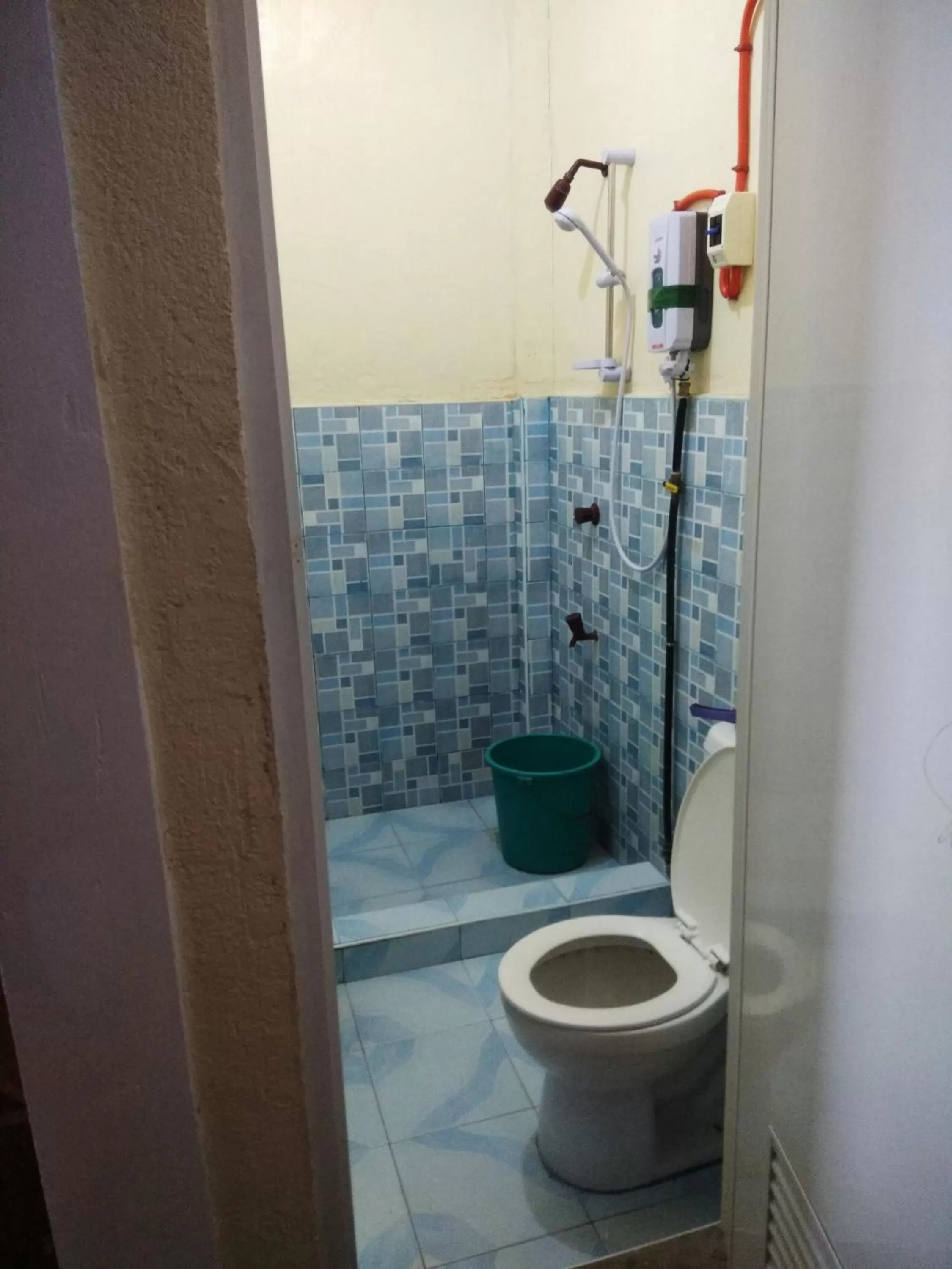 Bathroom in Paseo Del Mar Seaside Inn