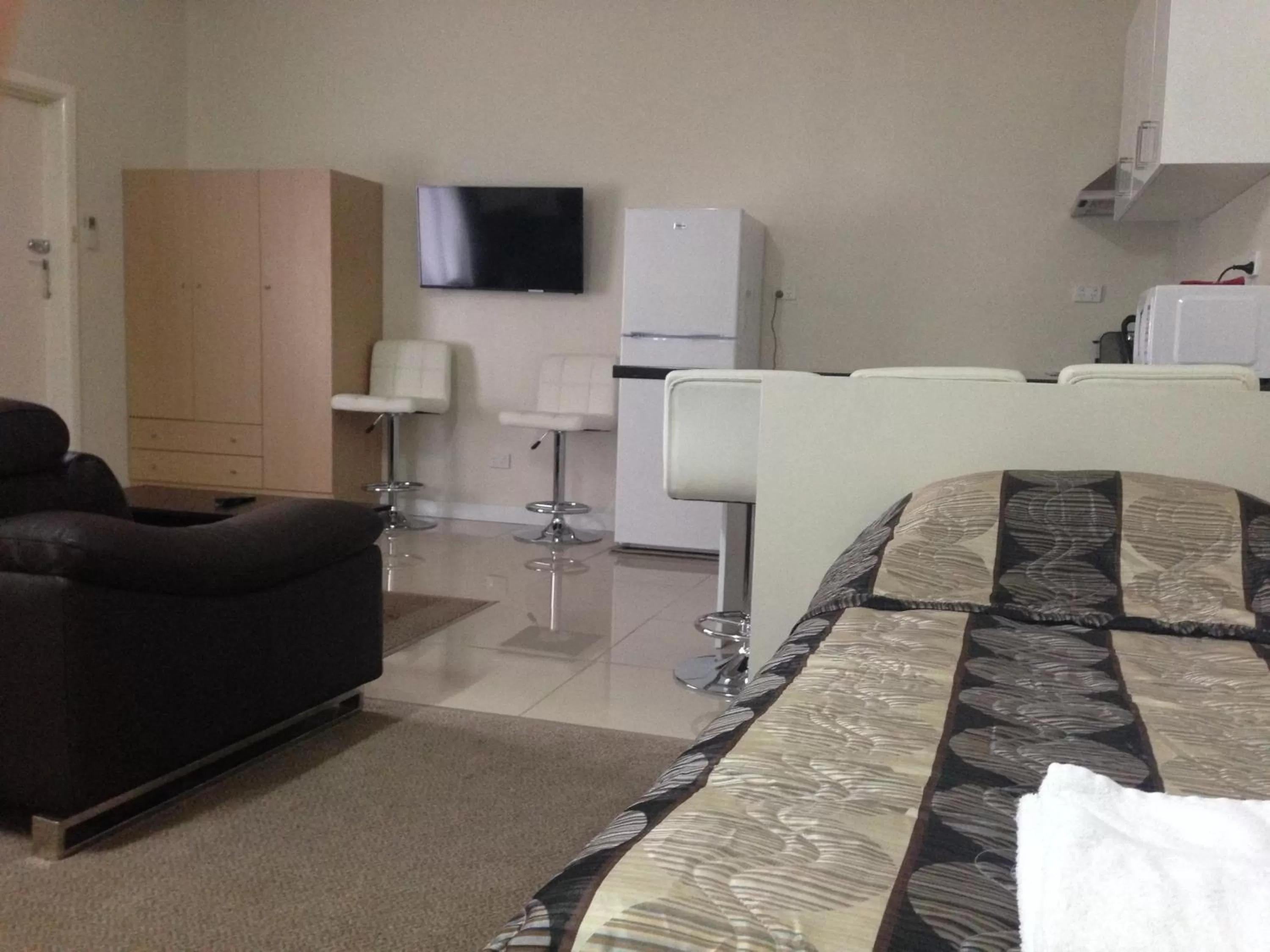 Photo of the whole room in Avalon Motel