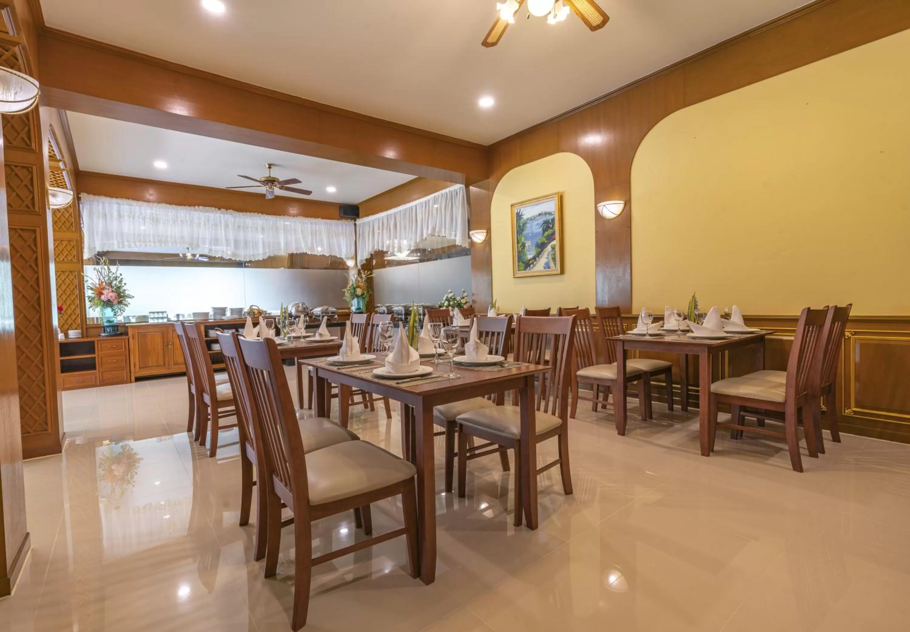 Restaurant/places to eat in Sabai Inn