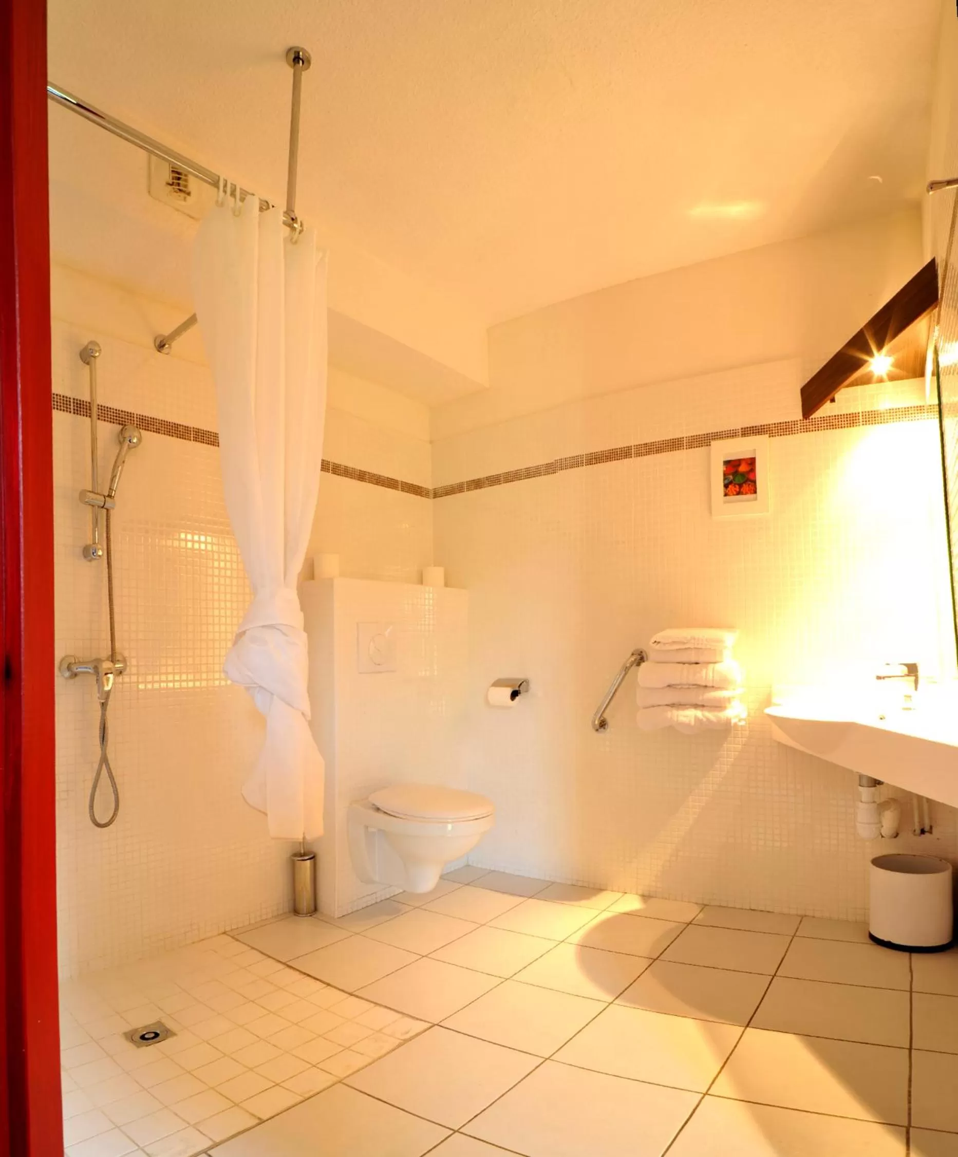 Bathroom in The Originals City, Hotel Novella Confort, Nantes Est