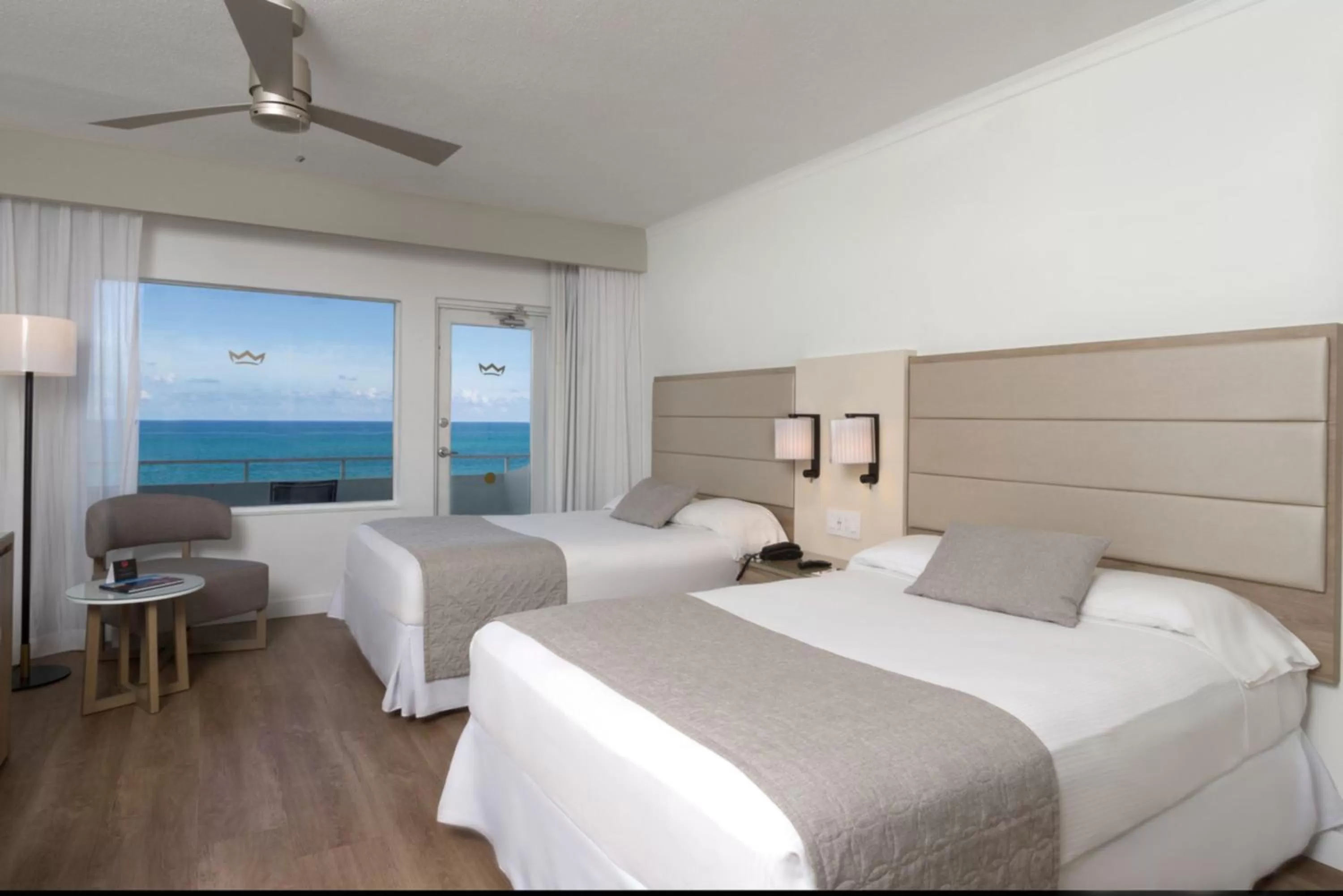 Photo of the whole room, Bed in Riu Plaza Miami Beach