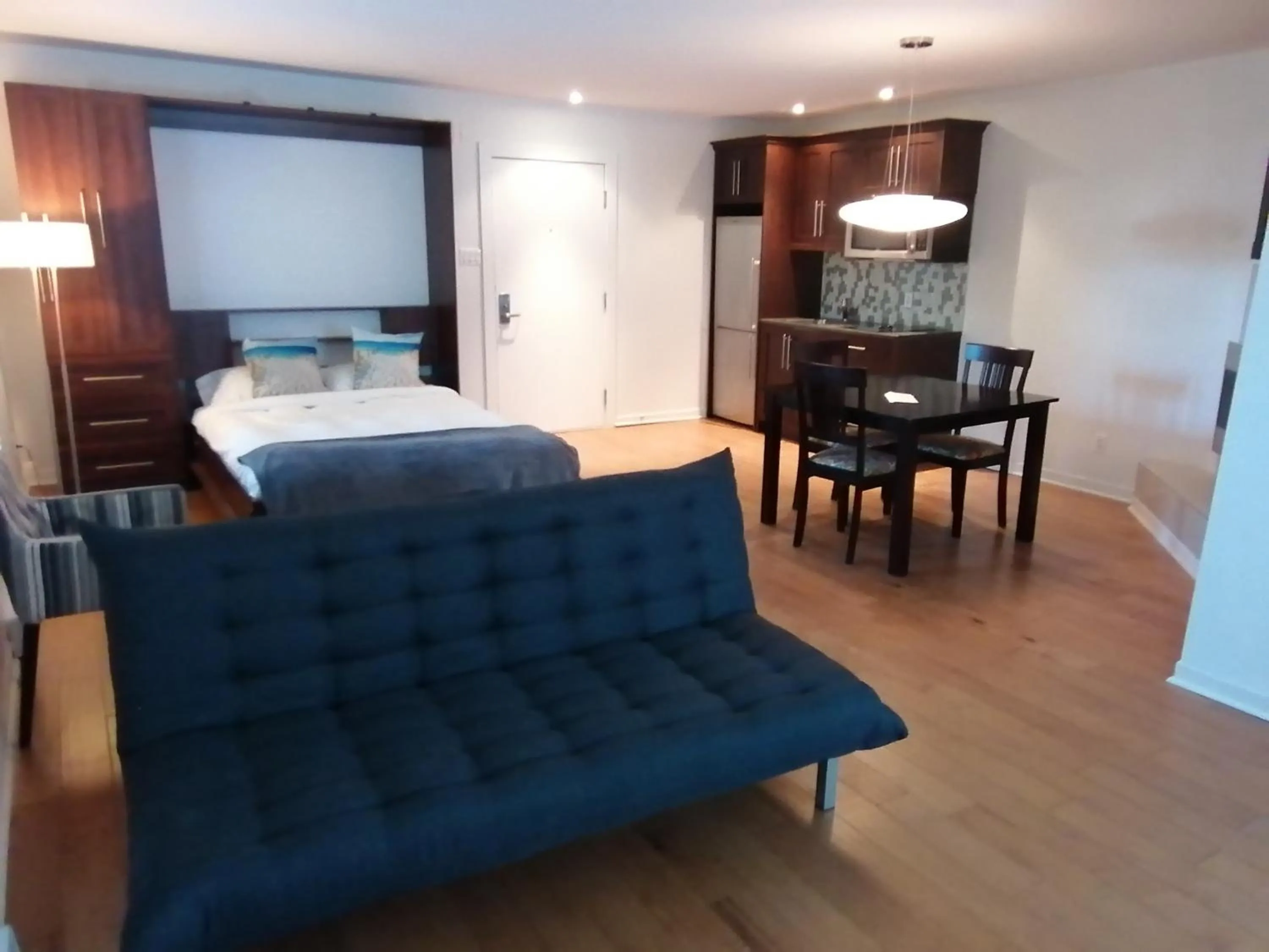 Kitchen or kitchenette, Bed in Condos Hotel Lion D'Or