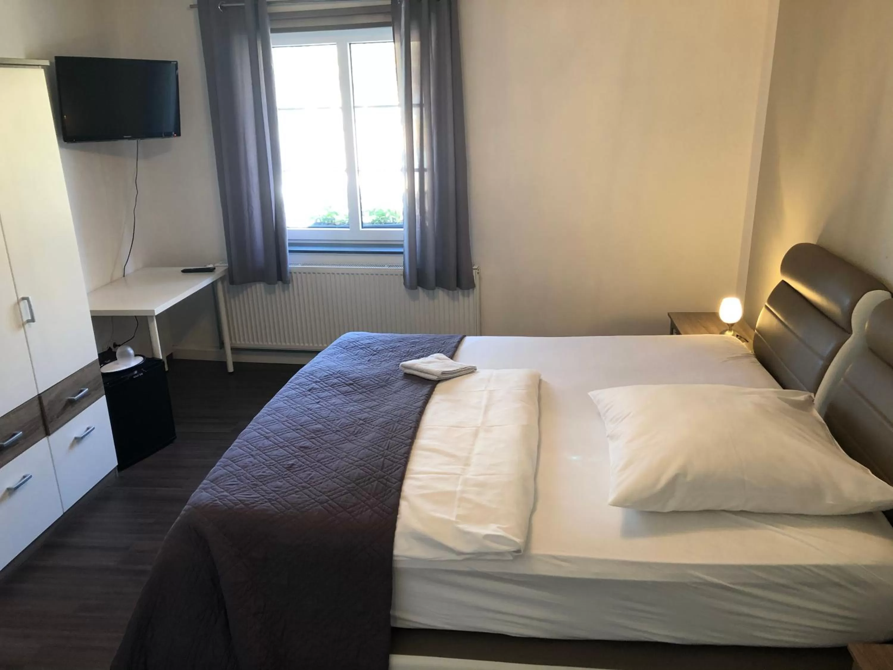 Bed in Hotel Restaurant Dalmacija