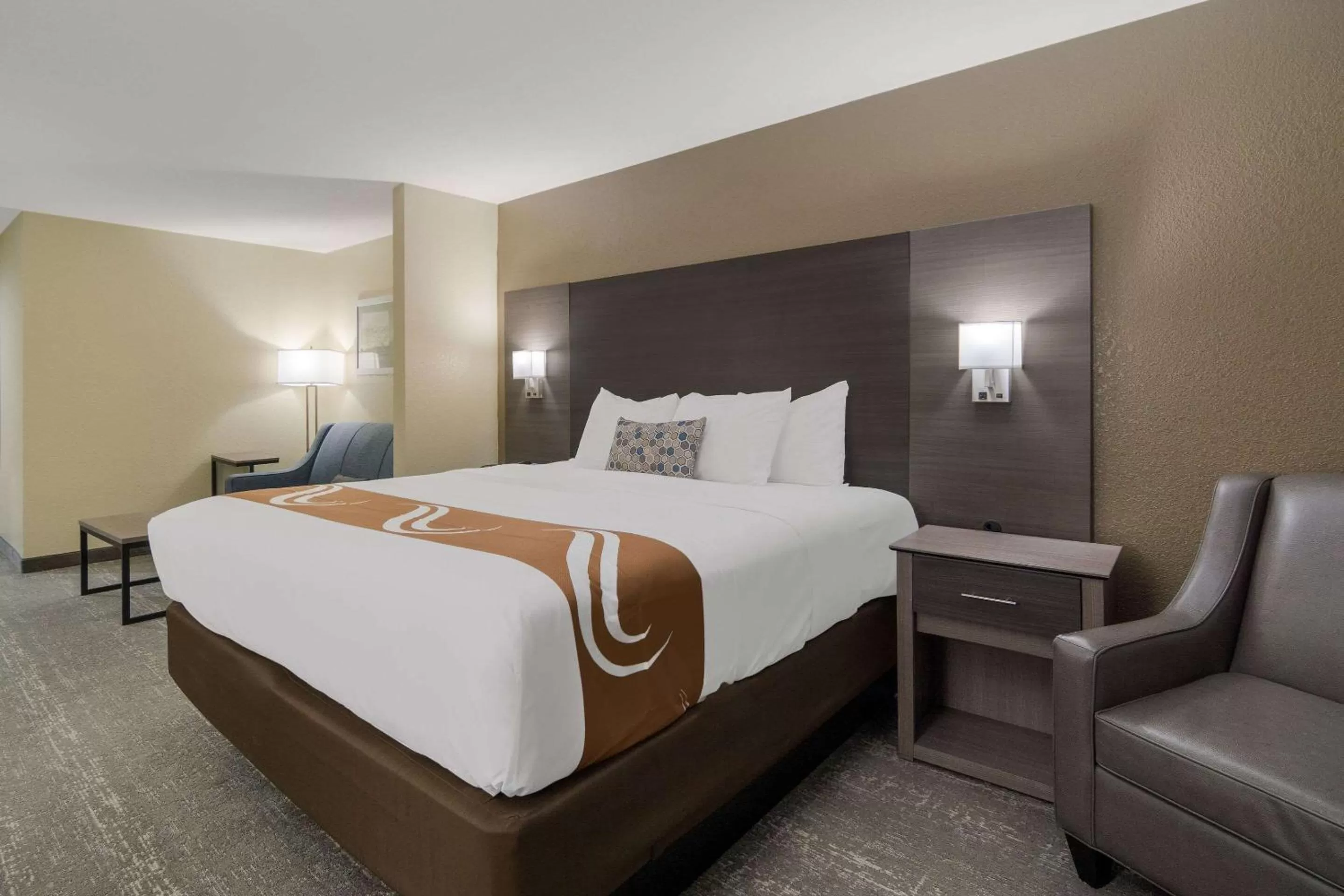 Bedroom, Bed in Quality Inn & Suites Roanoke - Fort Worth North