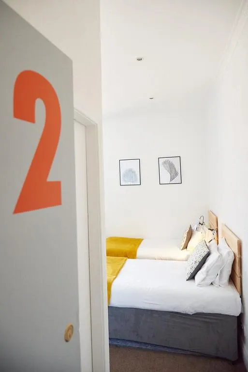 Bedroom in Kenilworth Hotel