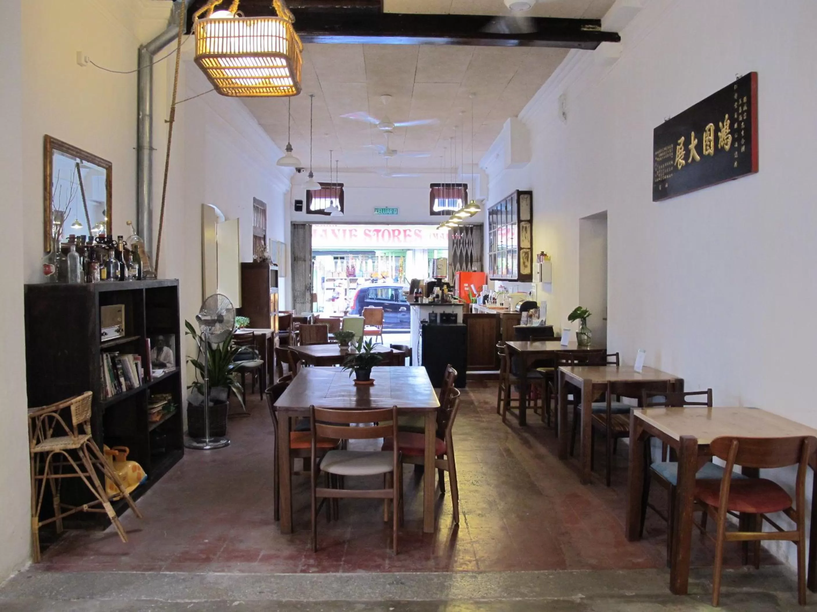 Restaurant/places to eat in Ren I Tang Heritage Inn