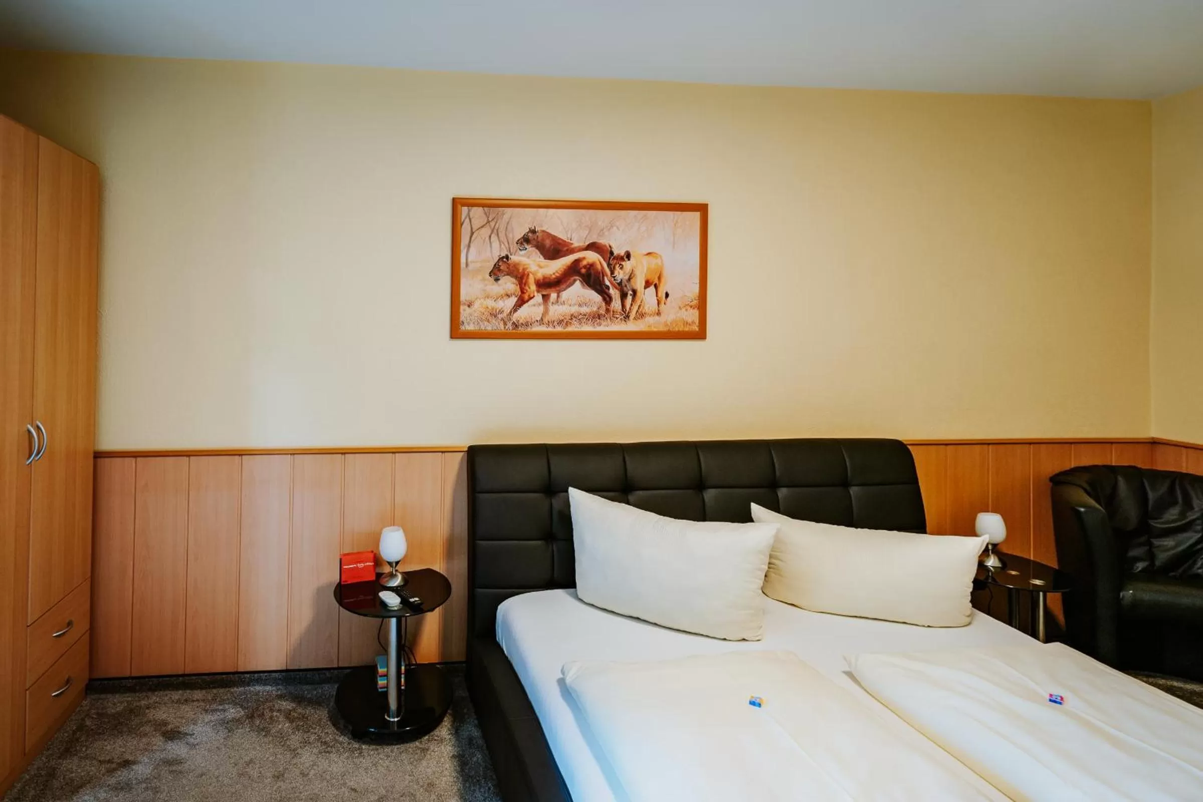 Photo of the whole room, Bed in RobrookS Hotel Garni