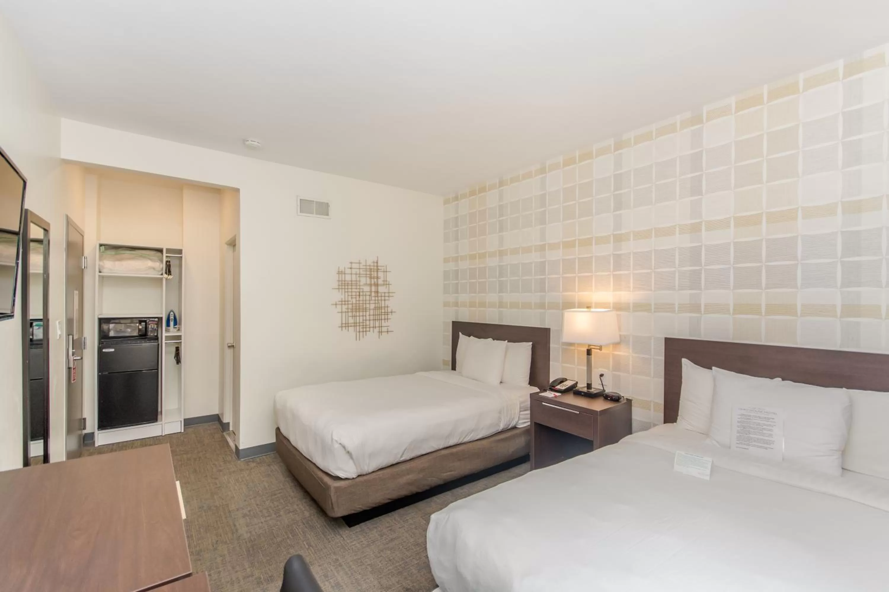 Bedroom, Bed in Ohio House Motel