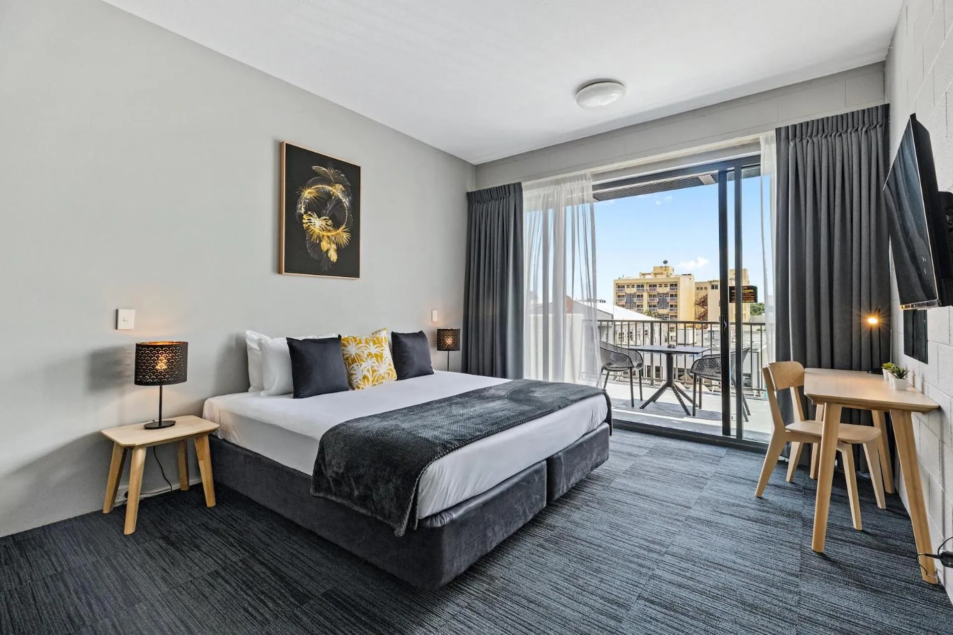 Bedroom, Bed in Gilligan's Hotel & Resort Cairns