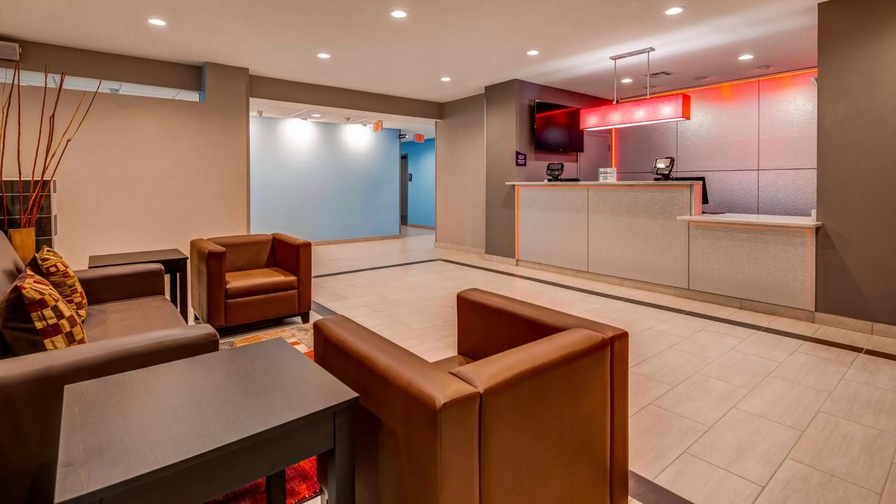 Lobby or reception in SureStay Plus Hotel by Best Western Humble