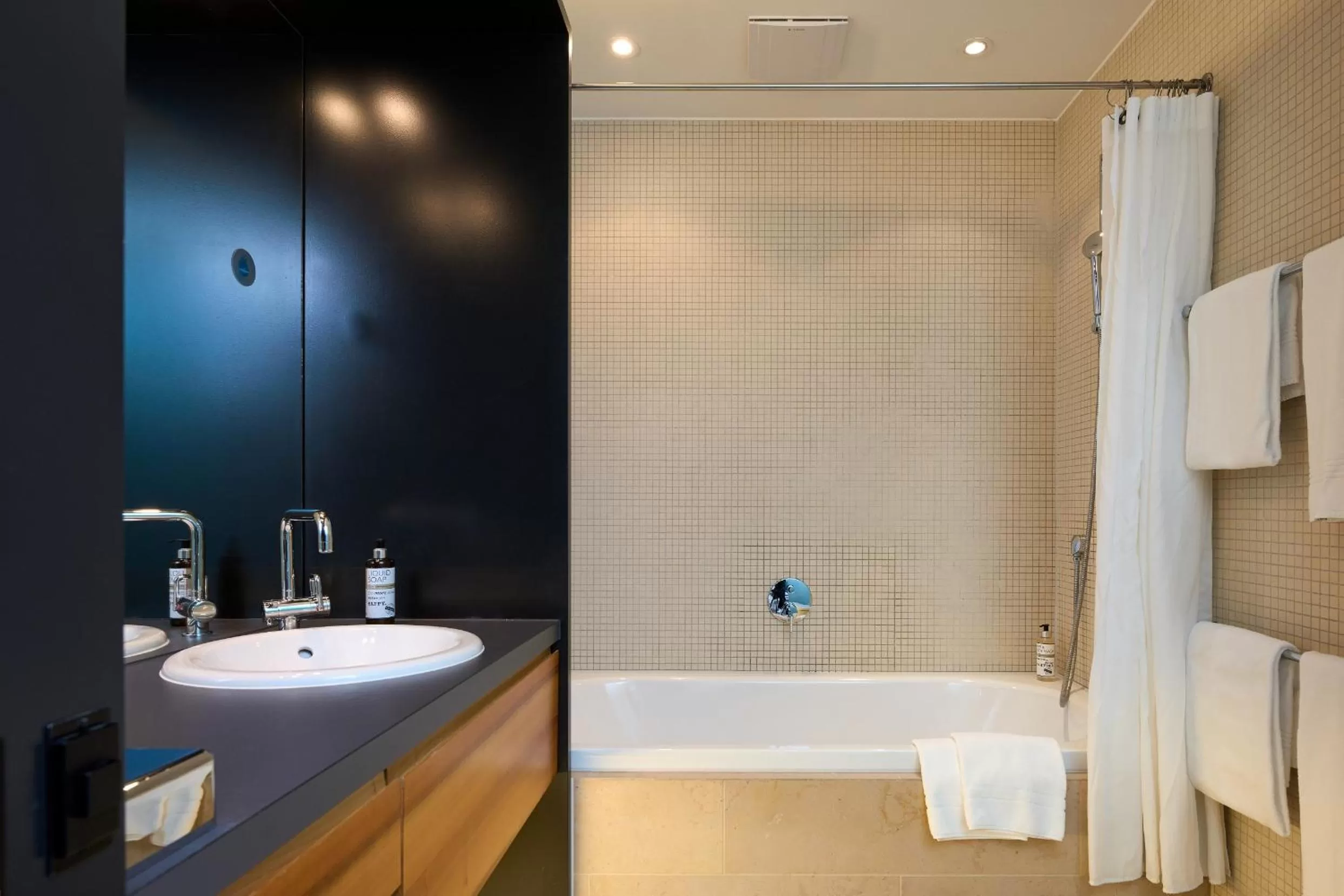 Bathroom in Limmathof Baden - Historisches Haus & Spa