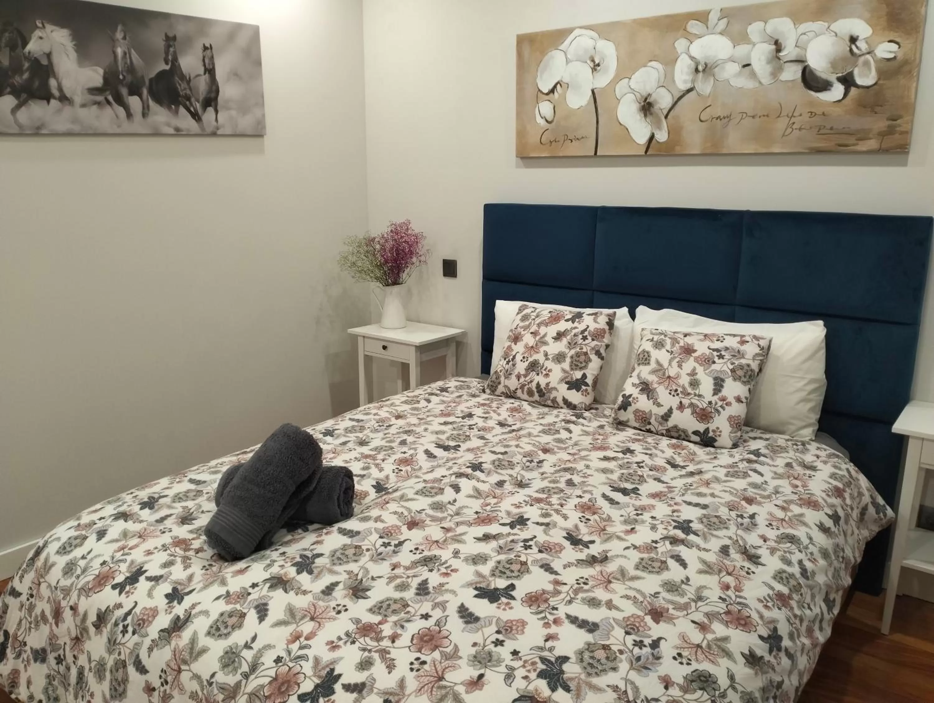 Bedroom, Bed in Guggenheim Riverview 5 Bedrooms