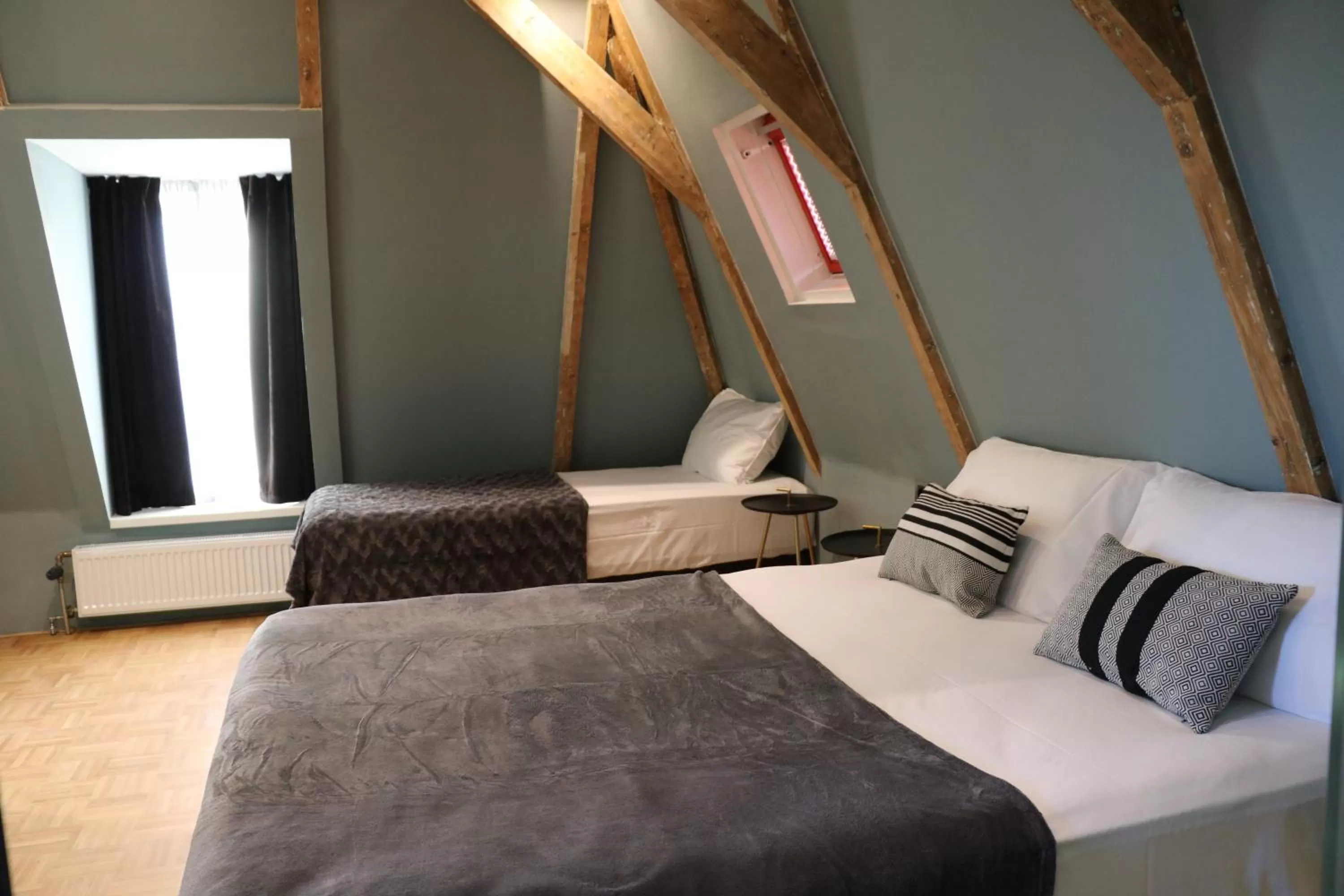 Bed in Quentin Zoo hotel