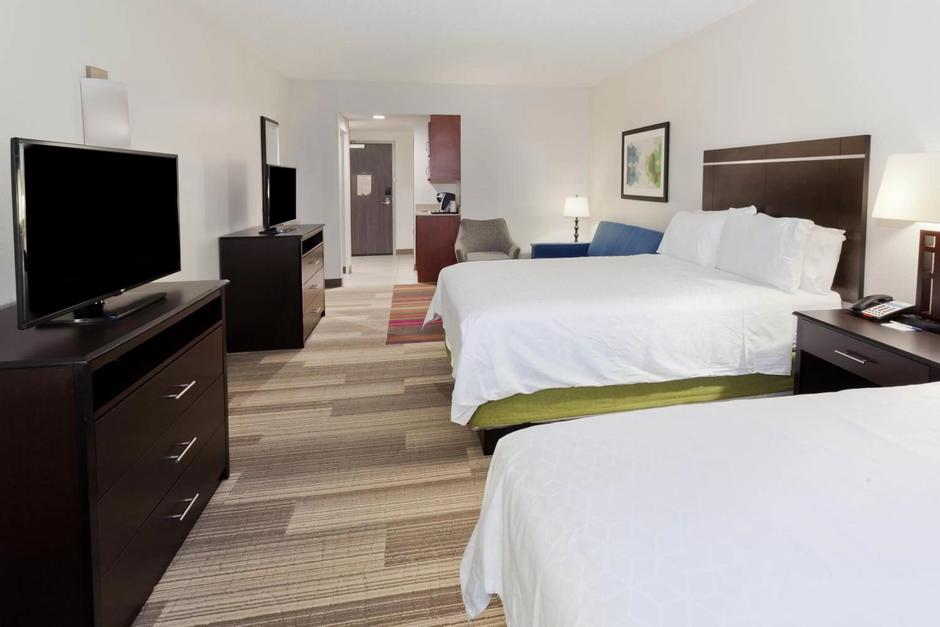 Photo of the whole room, Bed in Holiday Inn Express Hotel & Suites Montgomery Boyd-Cooper Parkway by IHG