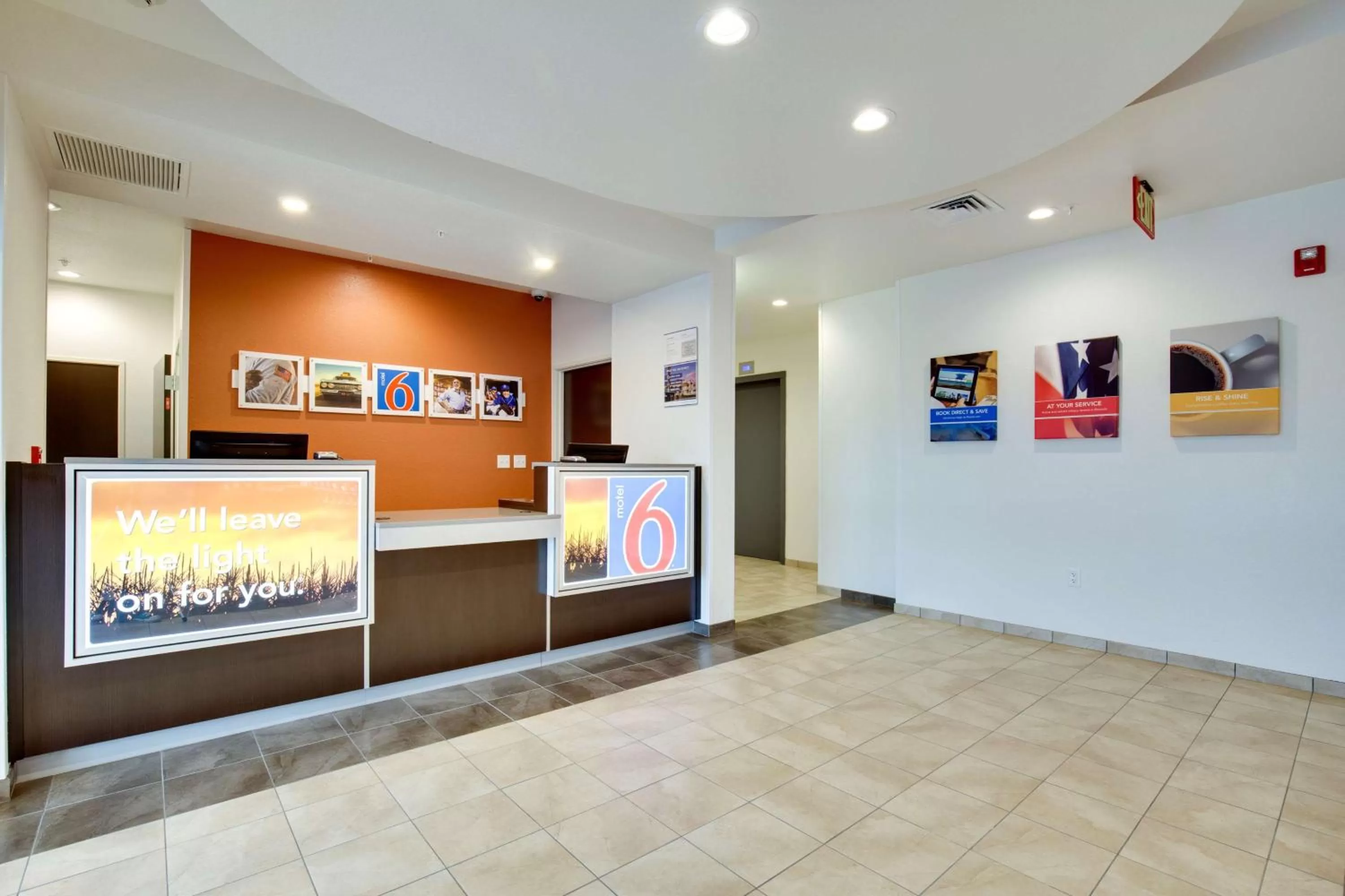 Lobby or reception in Motel 6 Poplar Bluff, MO