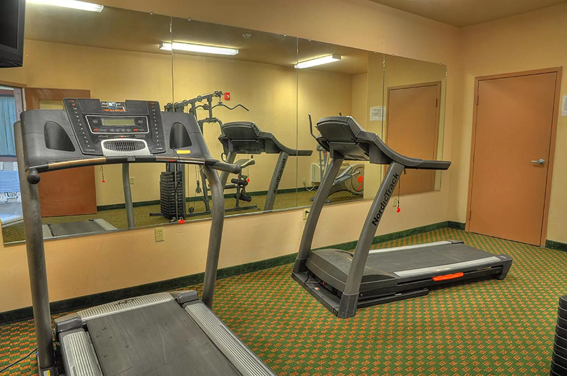 Fitness centre/facilities in Lone Star Inn and Suites Victoria