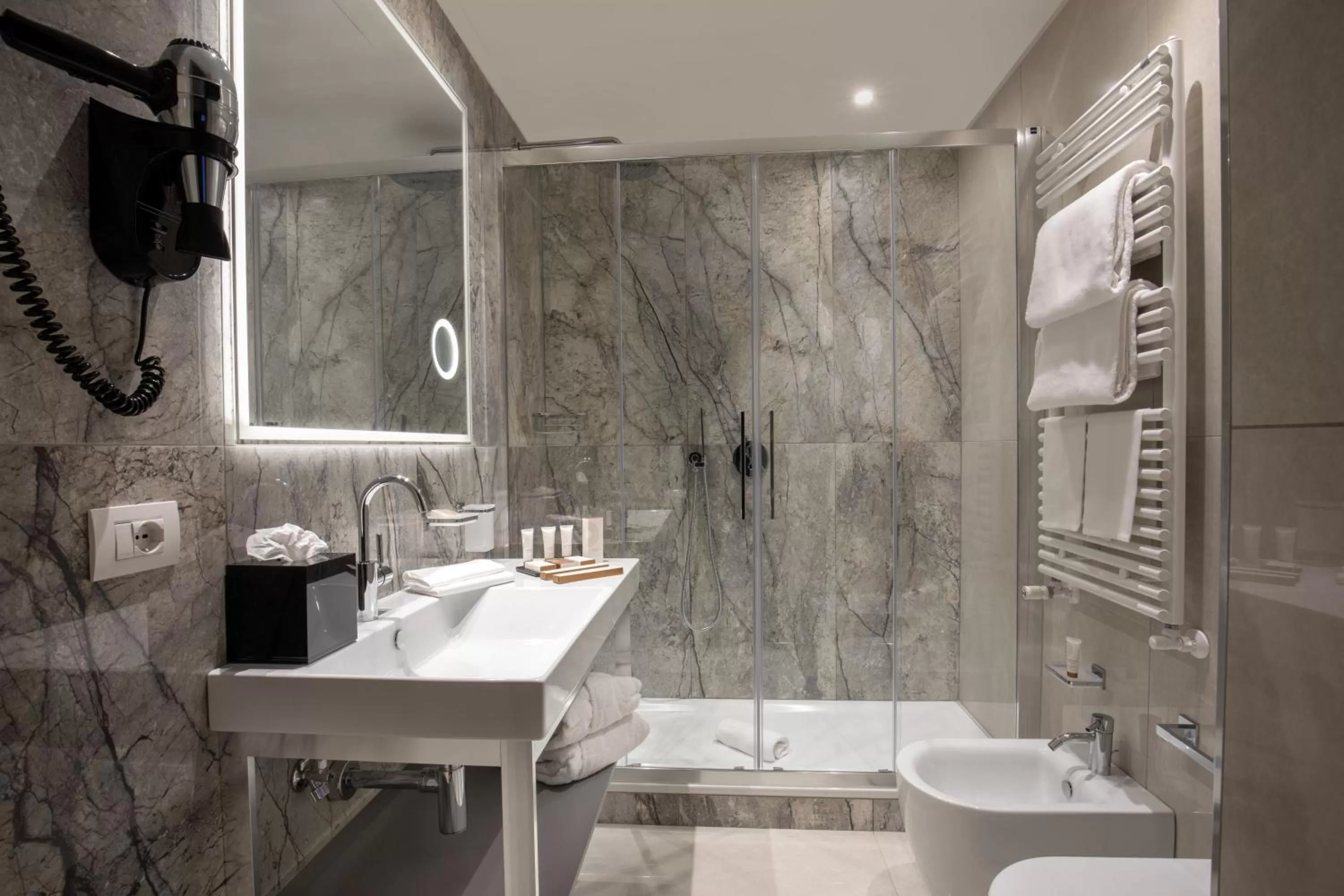 Bathroom in Hotel St Martin by OMNIA hotels