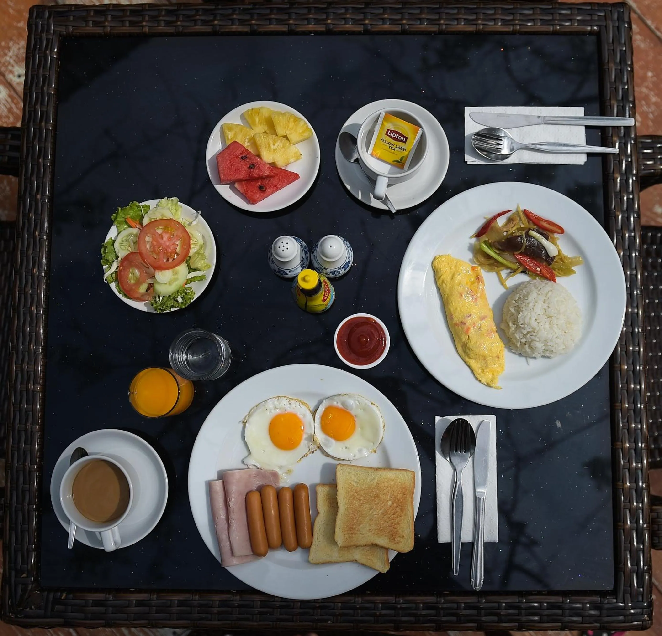 Restaurant/places to eat in Villa Navin