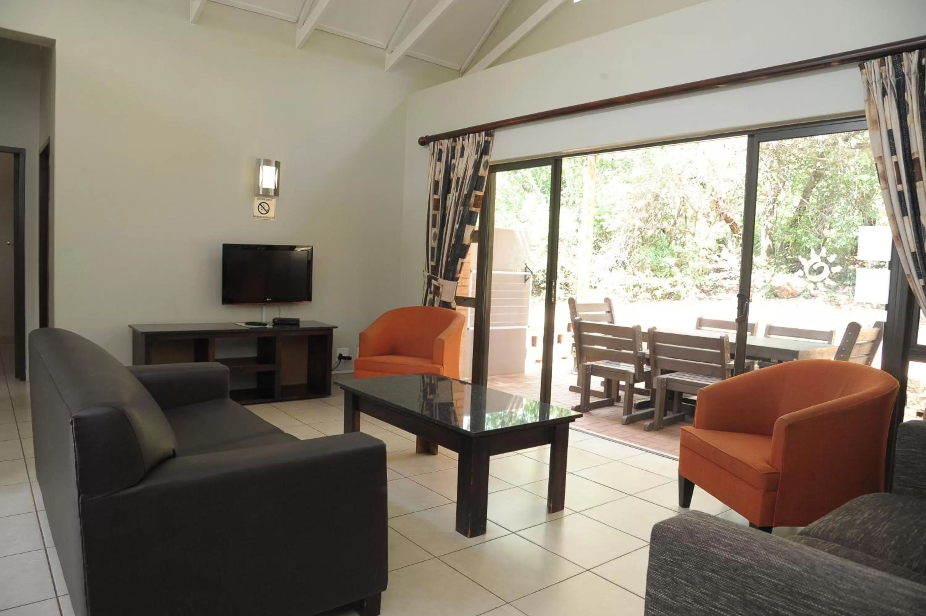 Living room, Seating Area in ATKV Buffelspoort