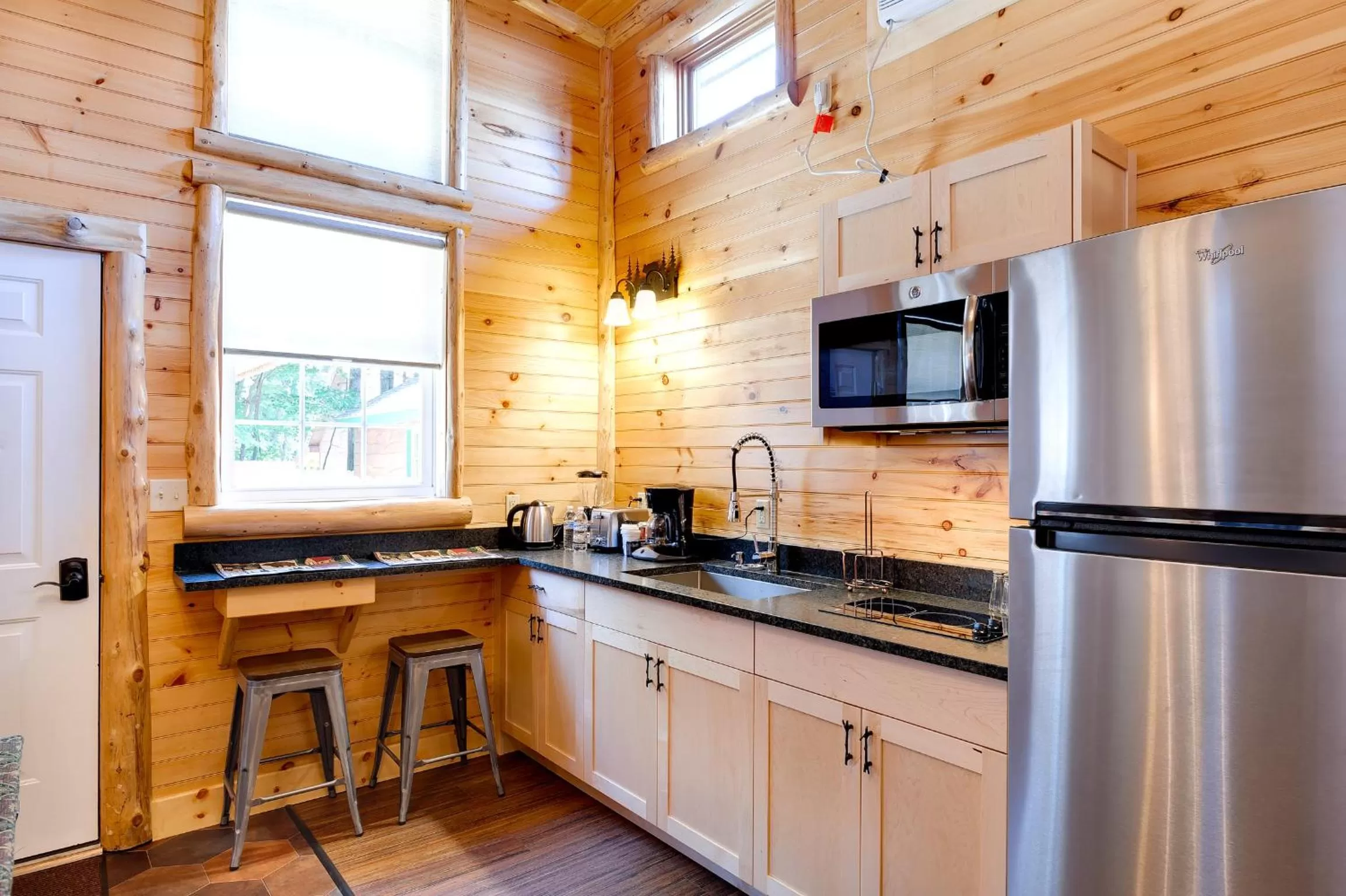 Kitchen or kitchenette in Cobble Mountain Lodge
