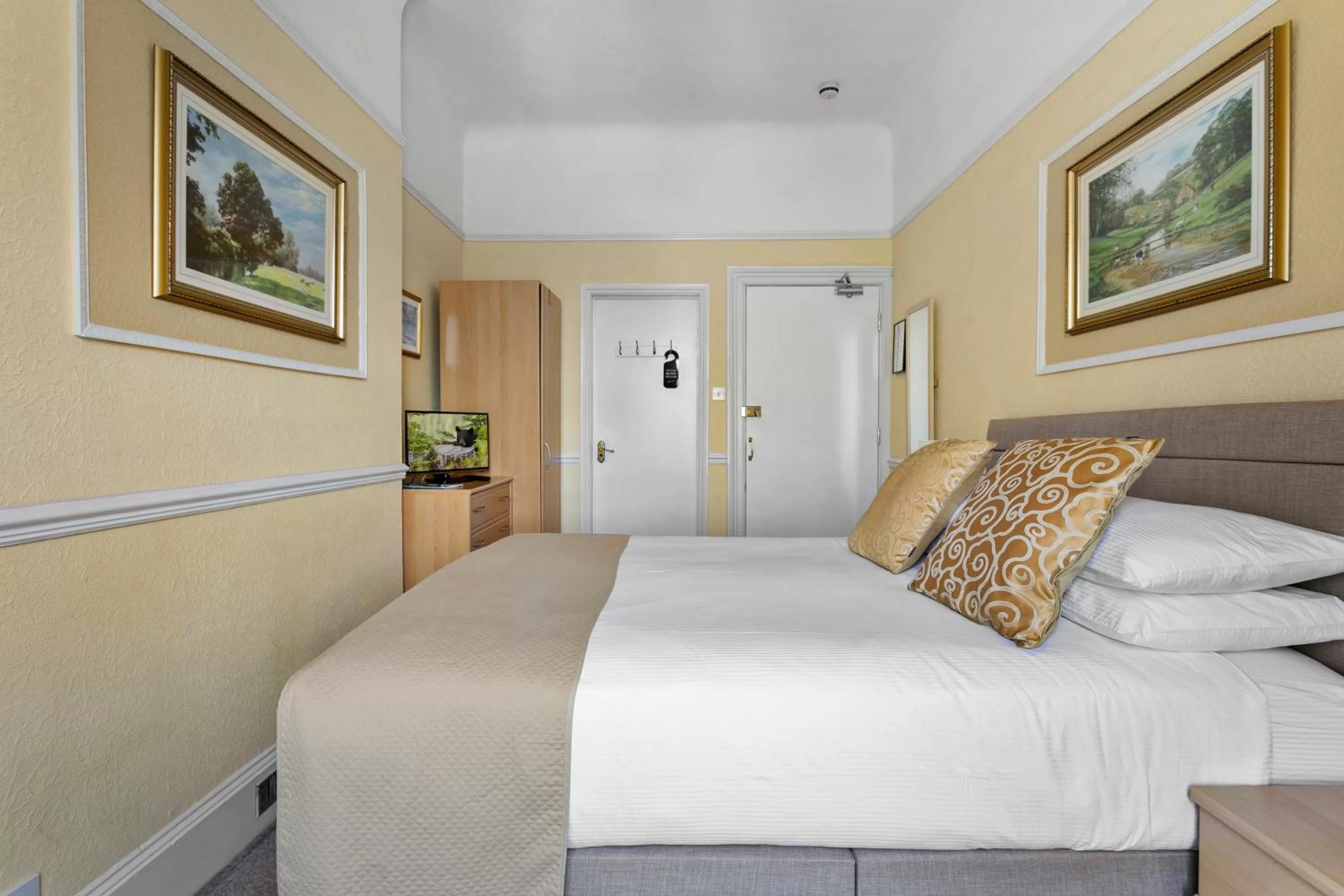 Bedroom, Bed in Melba House