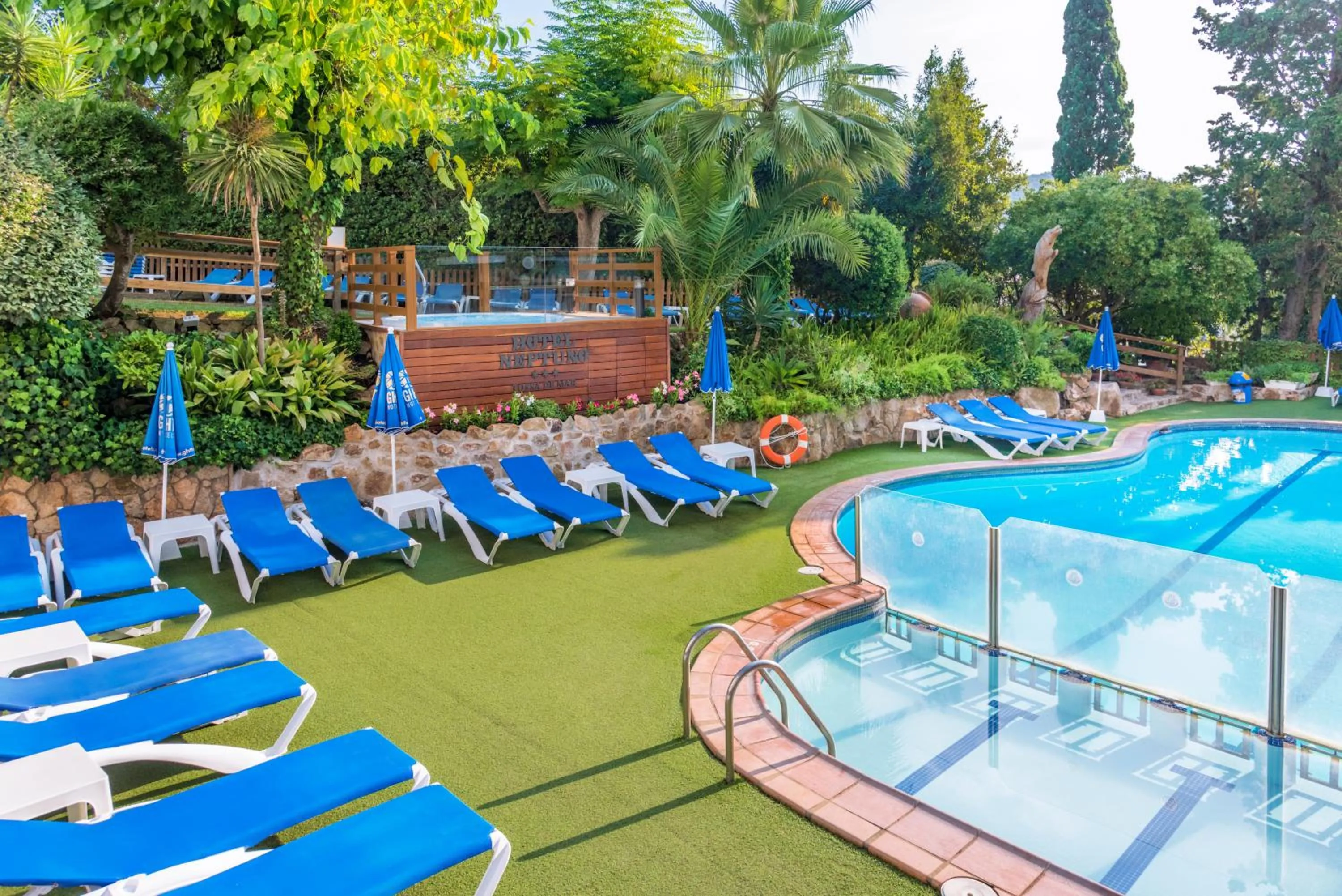 Swimming pool in Hotel GHT Neptuno-Tossa & Venus SPA